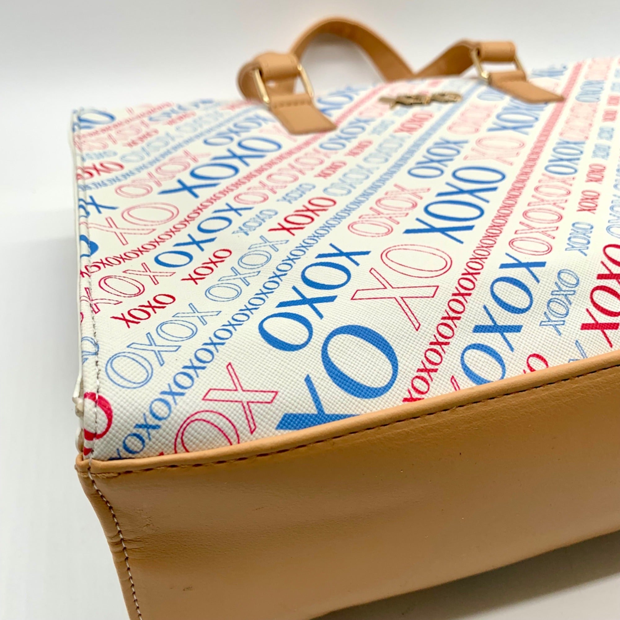 Xoxo White All-over Print Satchel Bag