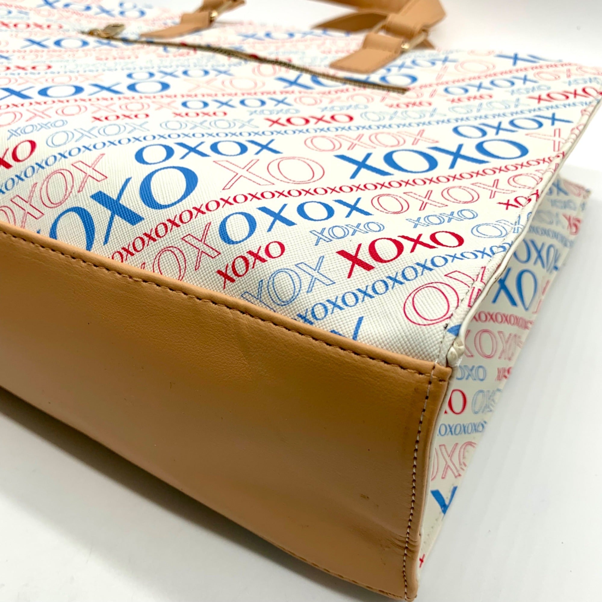 Xoxo White All-over Print Satchel Bag
