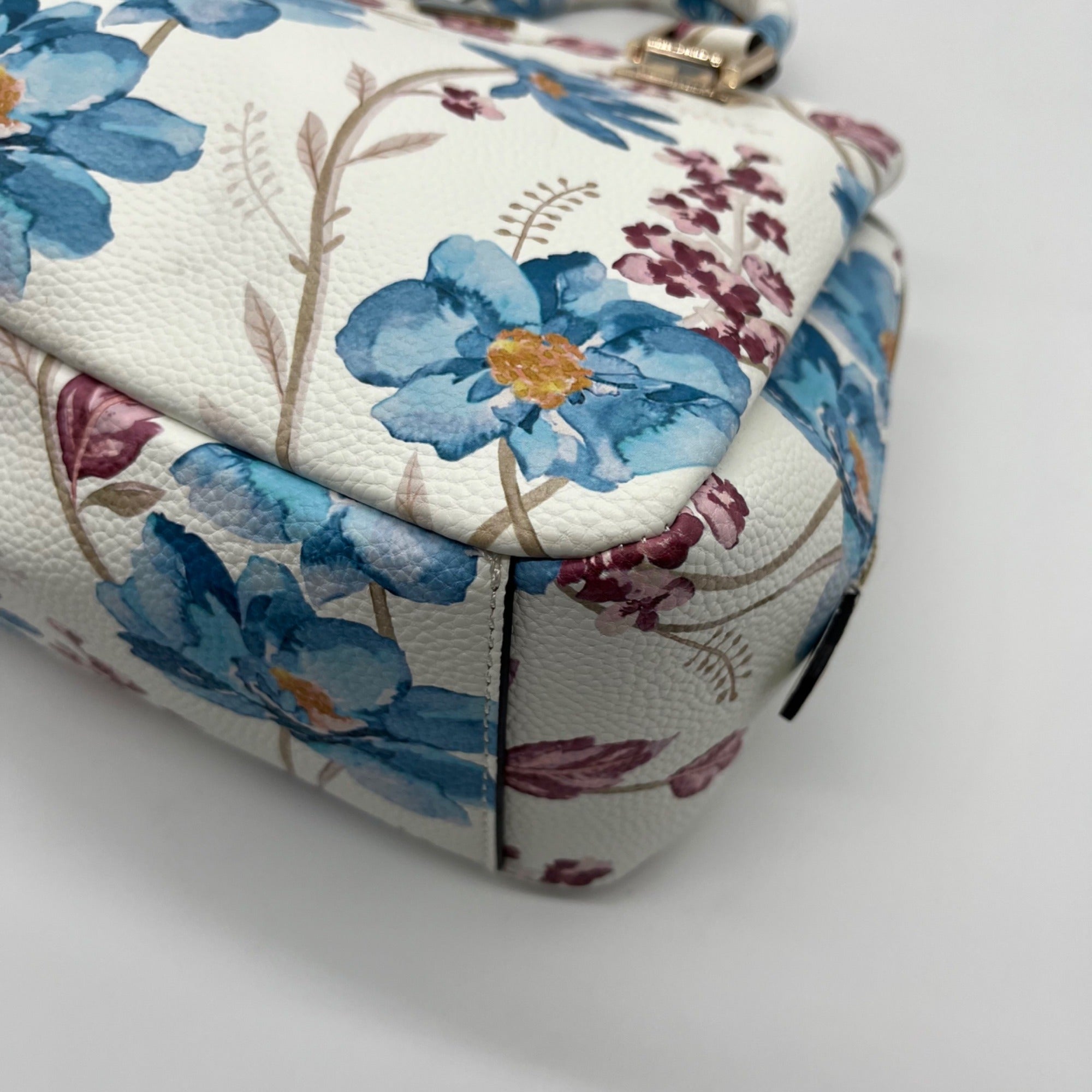Guess White Floral Micaela Girlfriend Convertible Satchel With Wallet