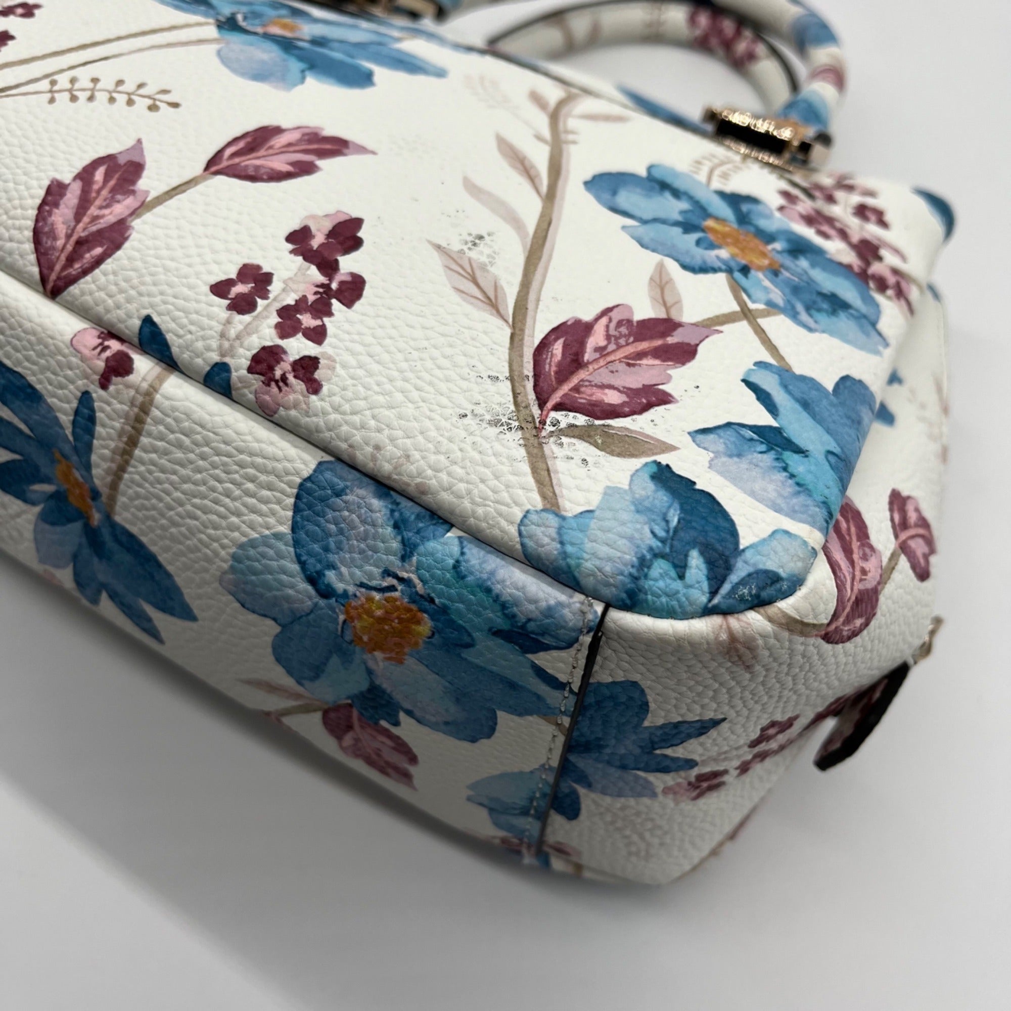 Guess White Floral Micaela Girlfriend Convertible Satchel With Wallet