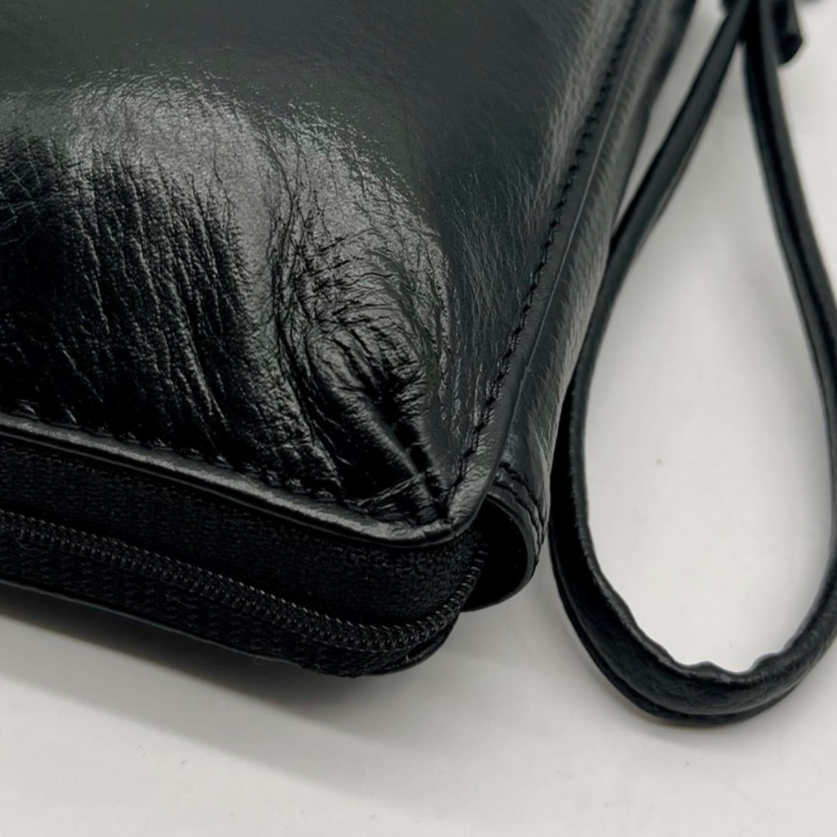Giani Bernini Black Softy Leather Tech Crossbody Wallet