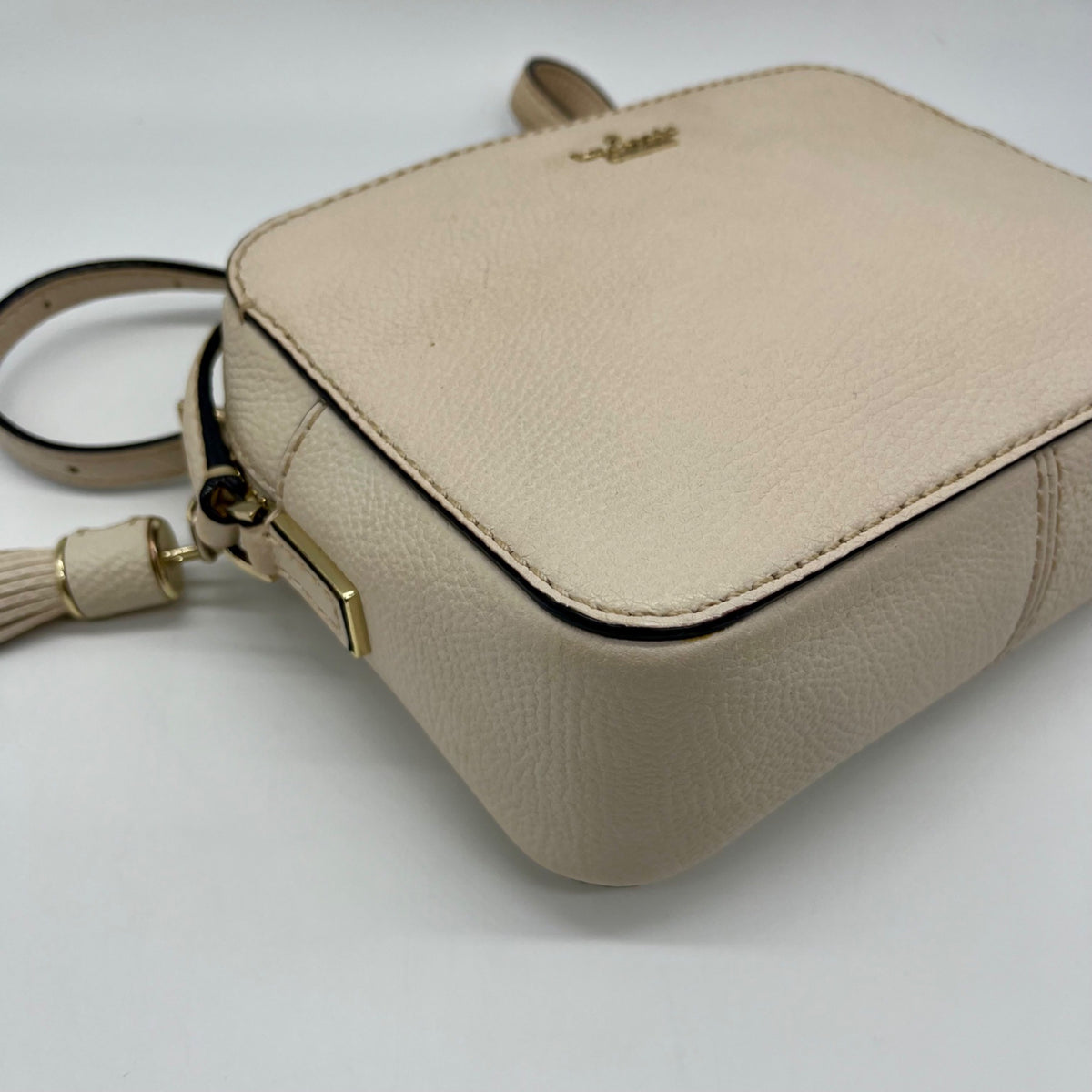 Kate Spade Beige Pebbled Leather Arla Camera Bag