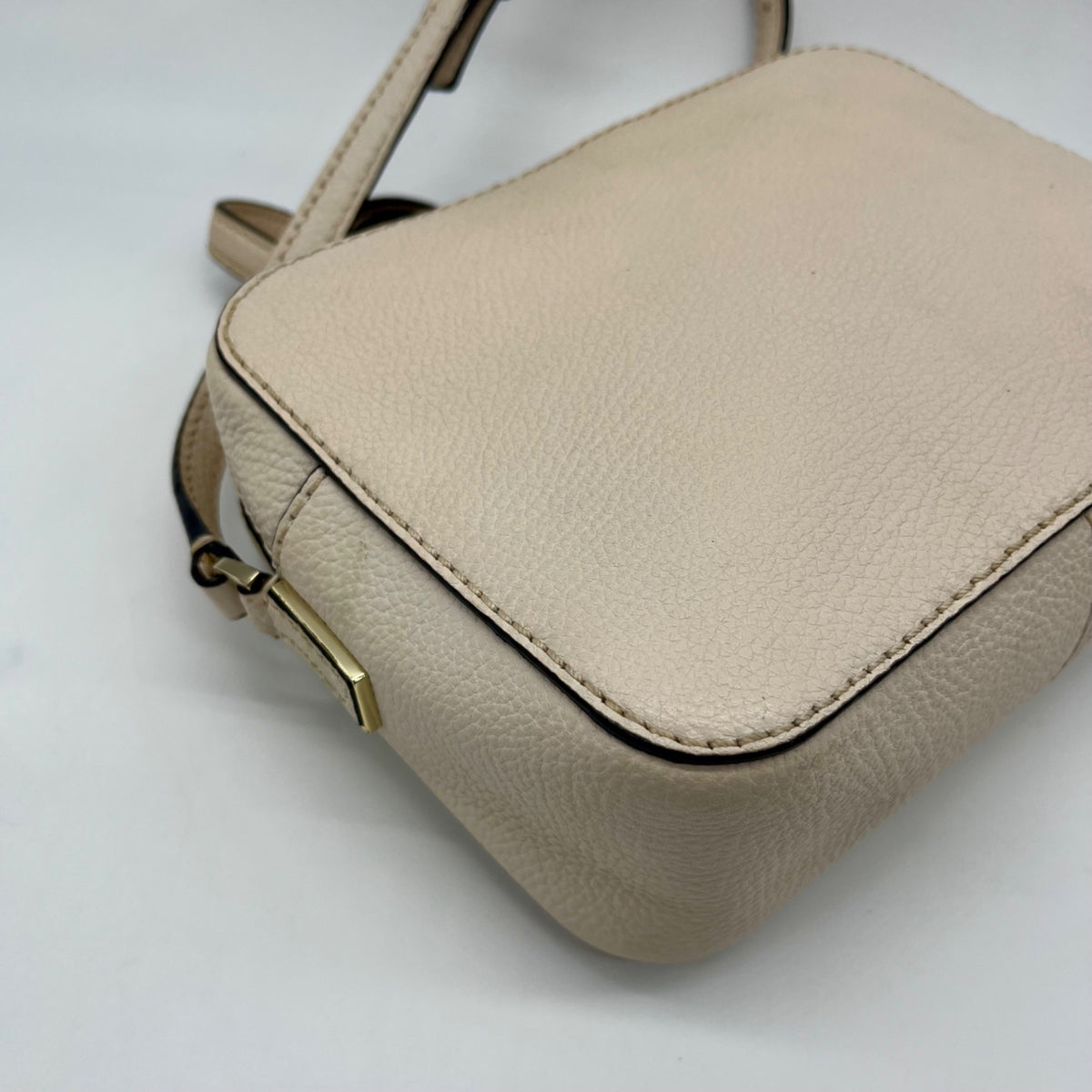 Kate Spade Beige Pebbled Leather Arla Camera Bag