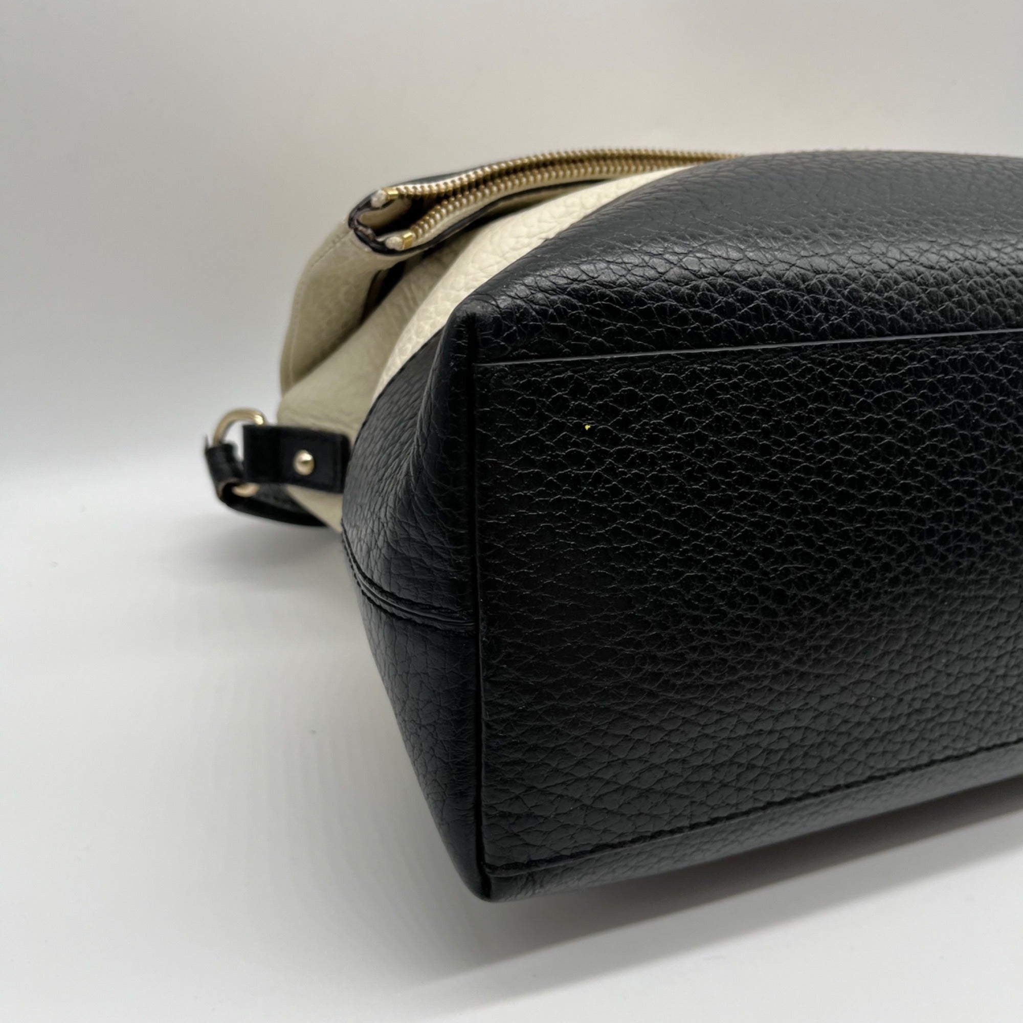 Kate Spade White Pebbled Leather Maria Porcelain Crossbody Bag