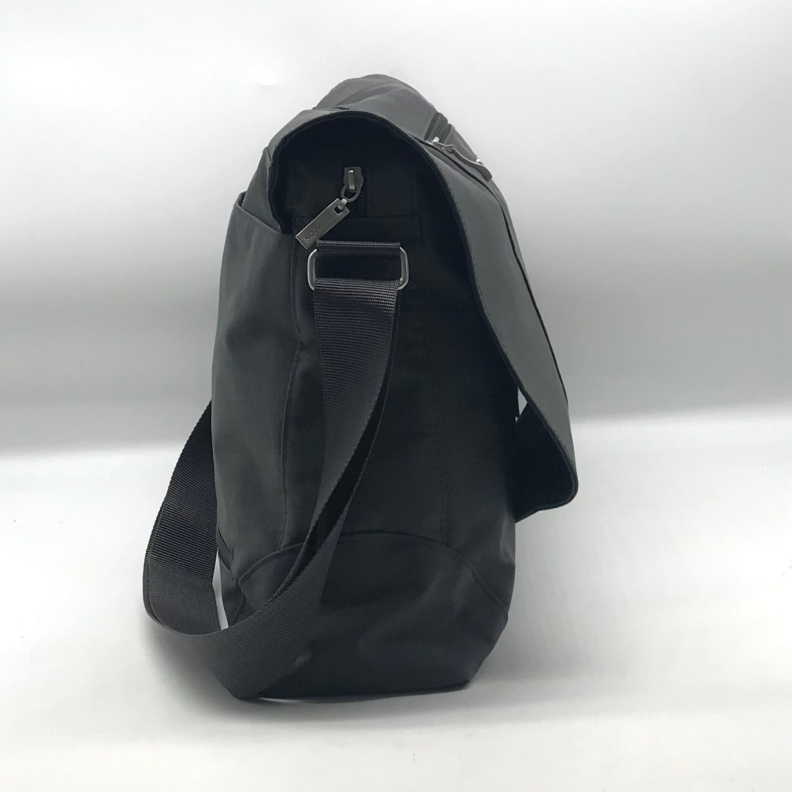 Baggallini Neighborhood Gray Nylon Laptop Messenger Bag