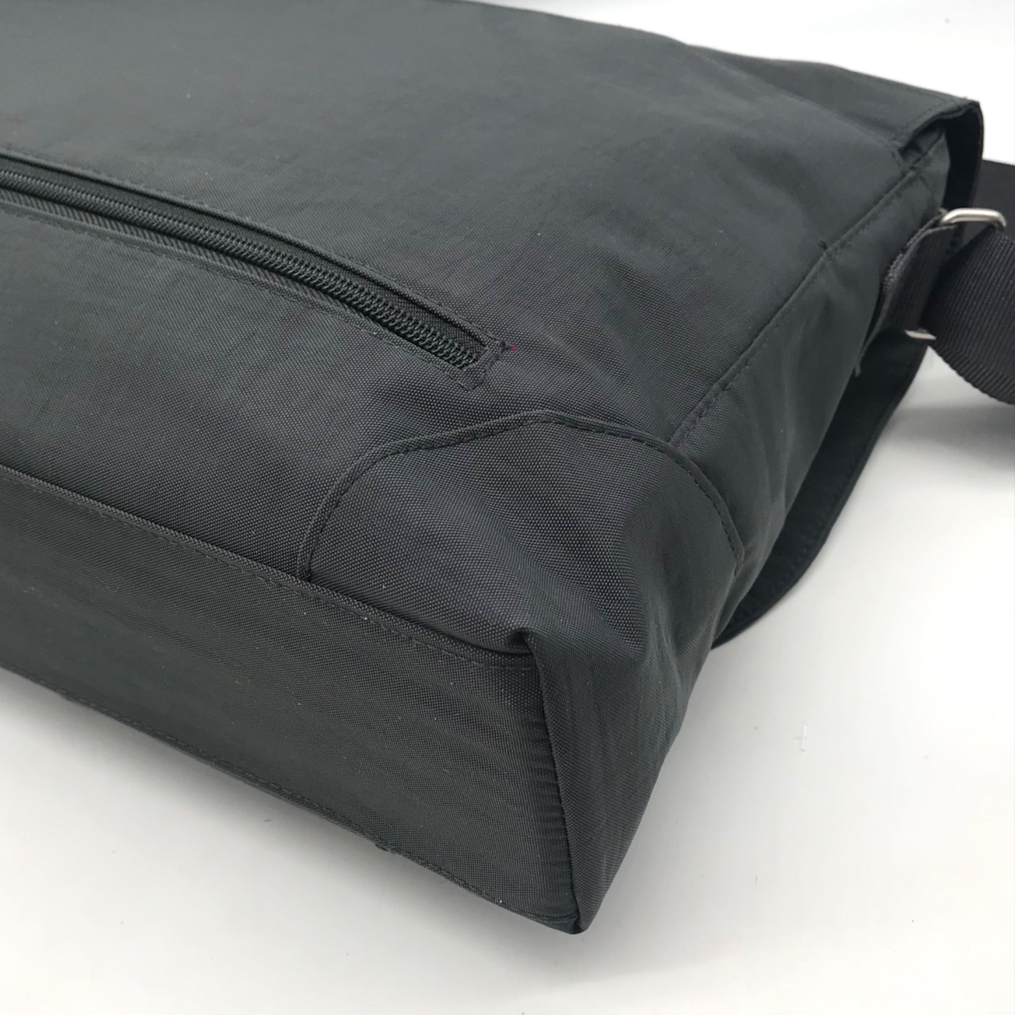 Baggallini Neighborhood Gray Nylon Laptop Messenger Bag