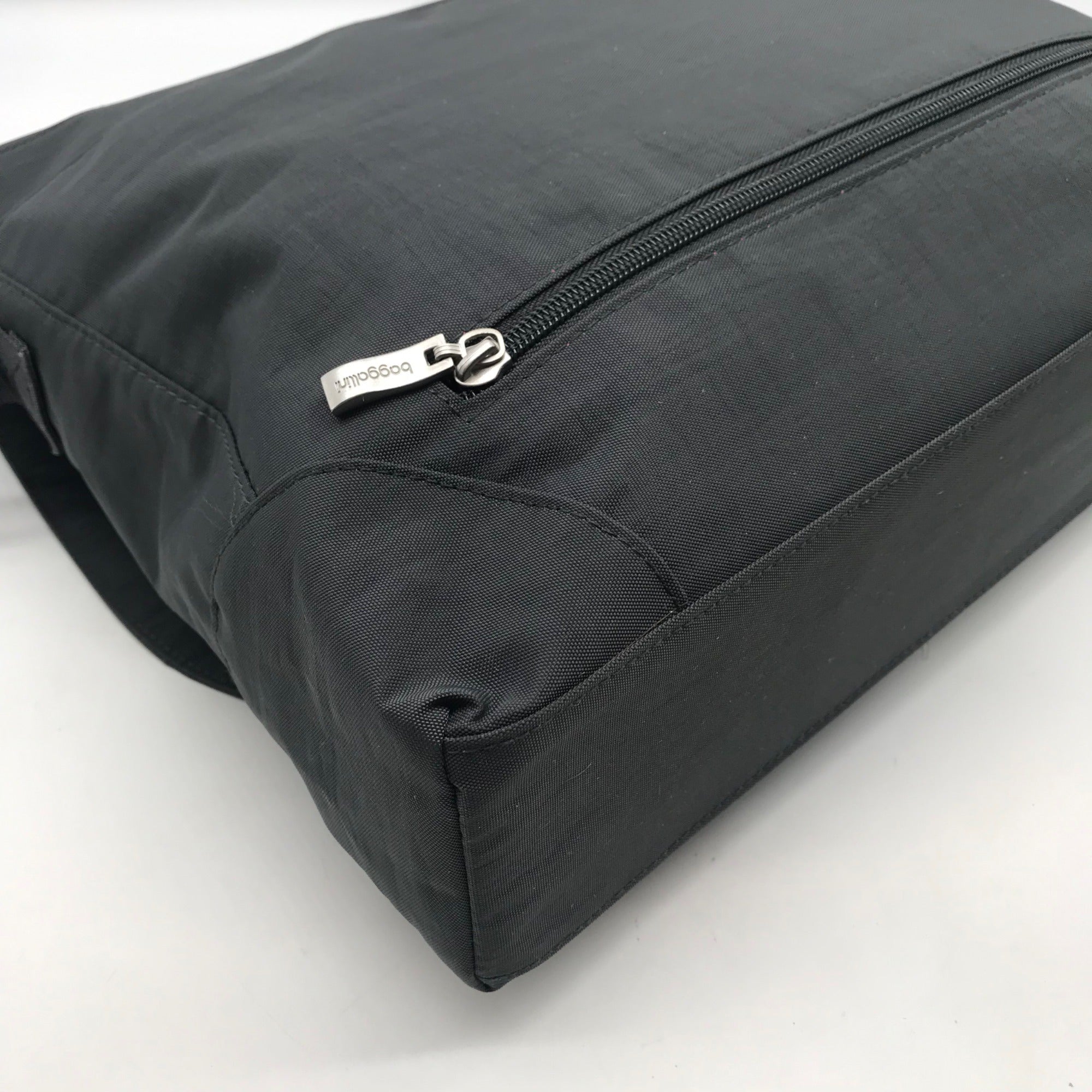 Baggallini Neighborhood Gray Nylon Laptop Messenger Bag