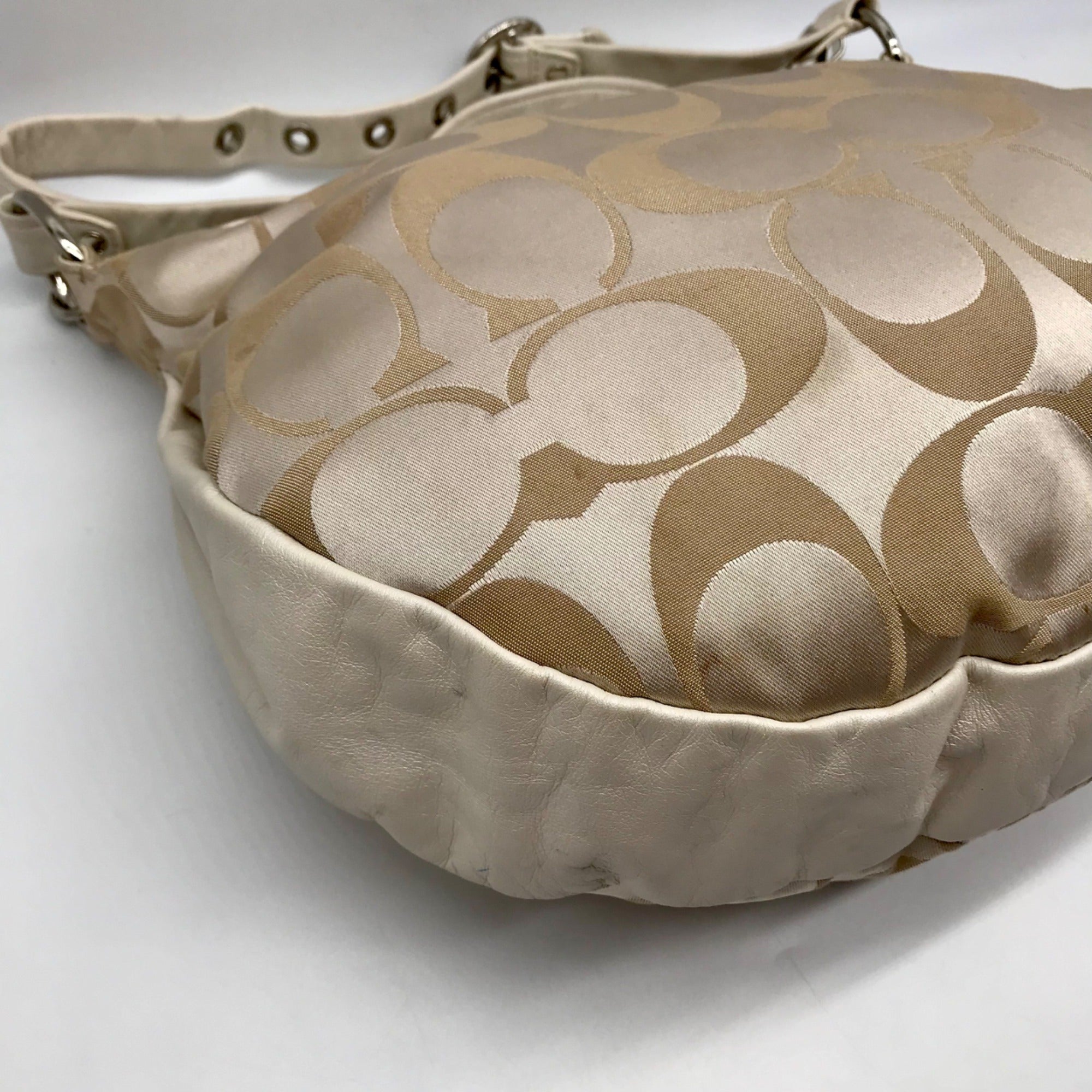 Coach Beige And Ivory Jacquard Canvas Ali Hobo Bag 13707