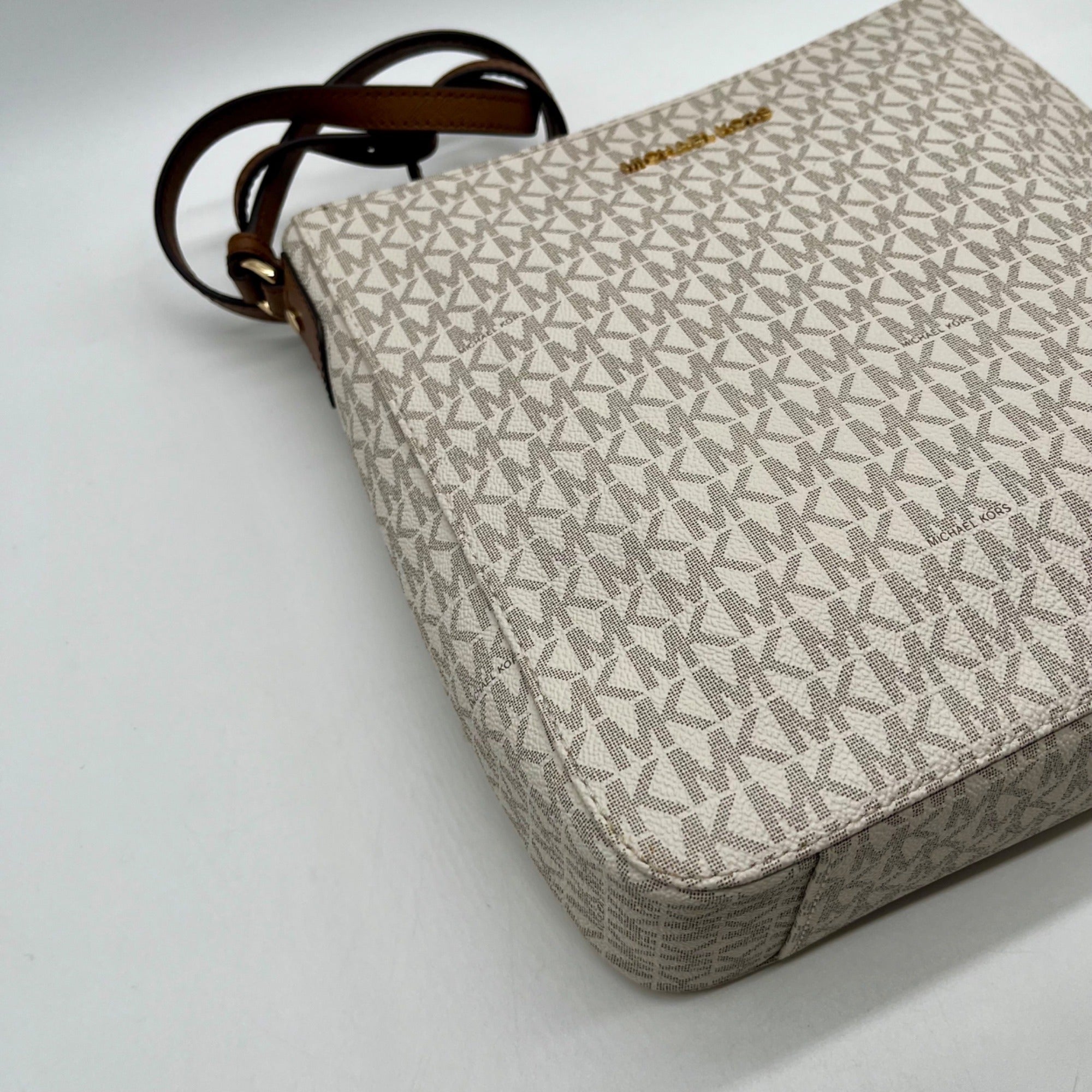Michael Kors Vanilla Leather Jet Set Messenger Bag