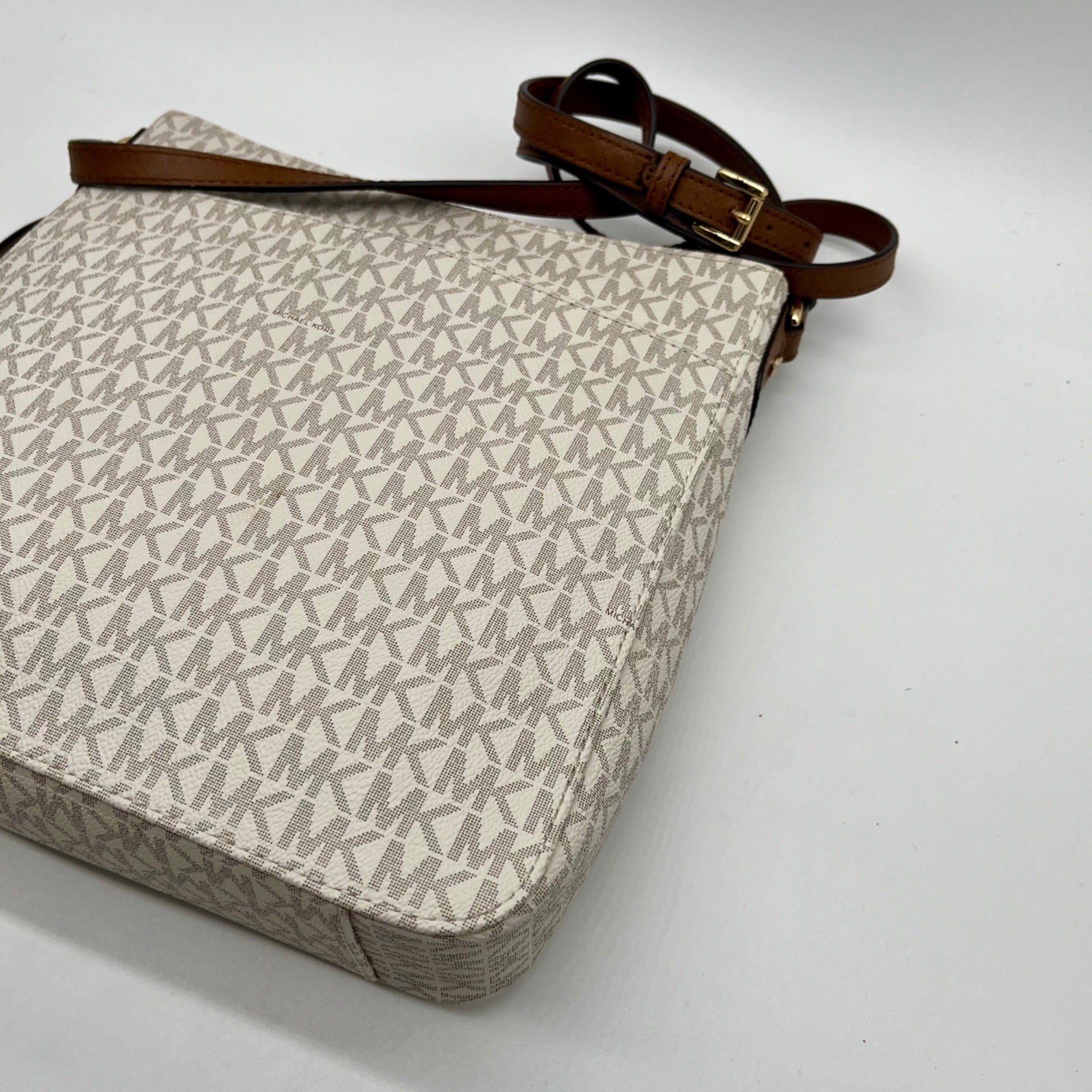Michael Kors Vanilla Leather Jet Set Messenger Bag