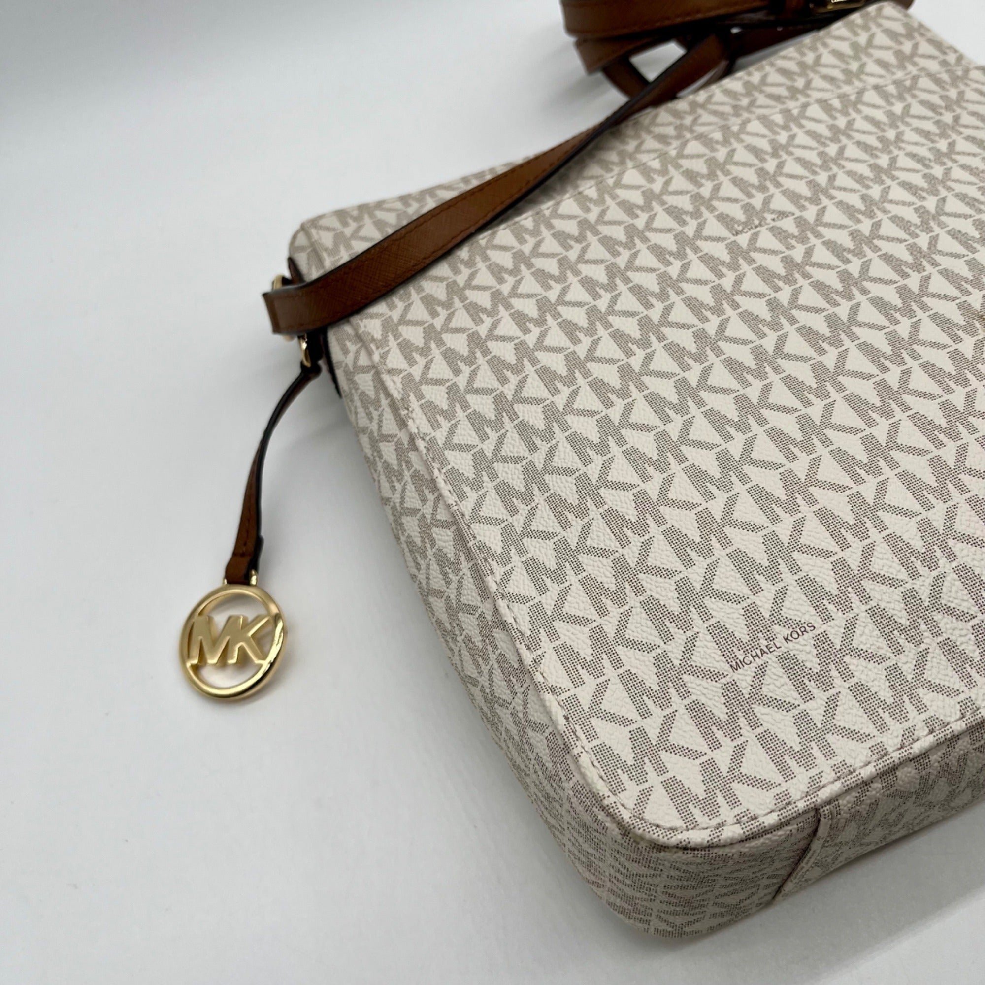 Michael Kors Vanilla Leather Jet Set Messenger Bag