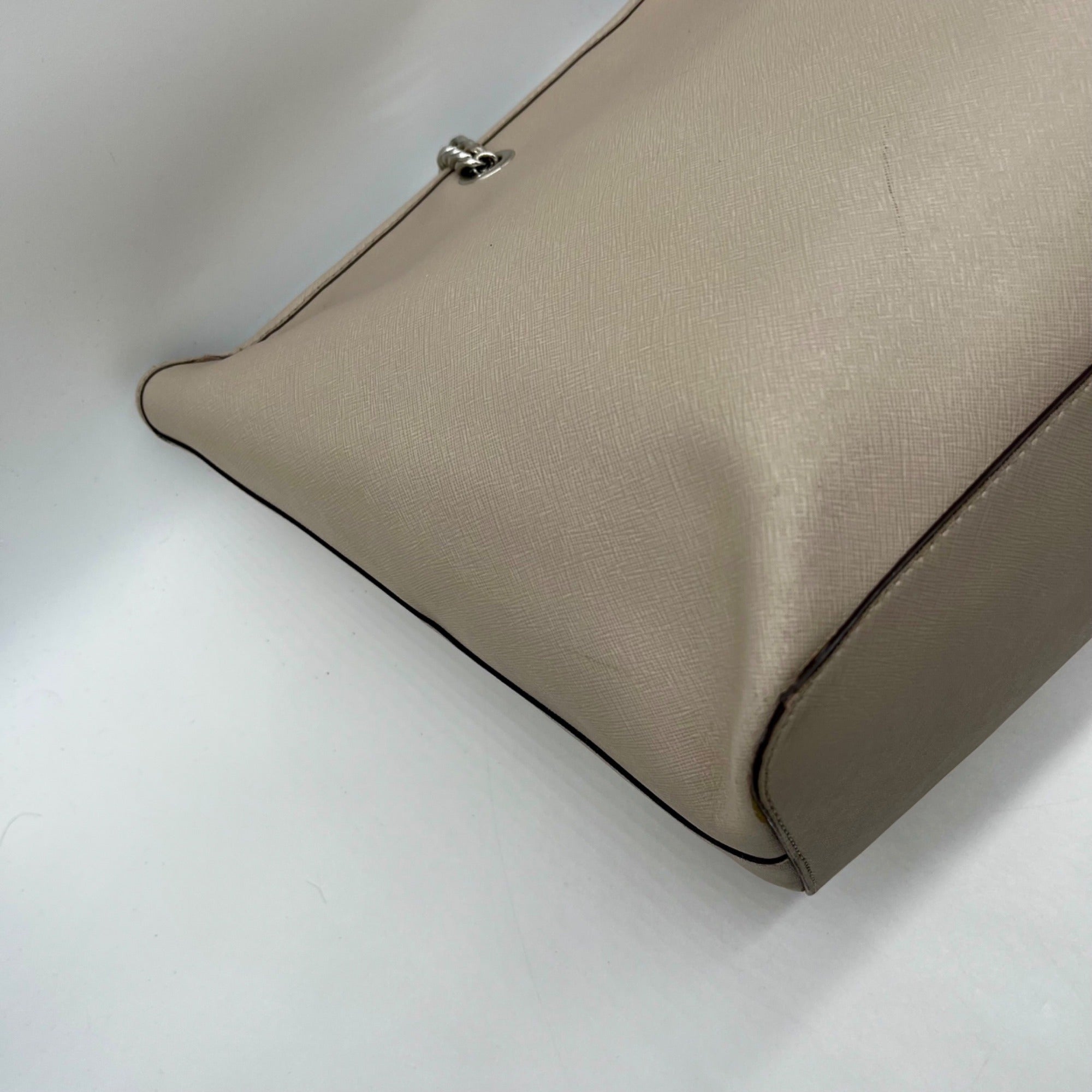 Michael Kors Pearl Jet Set Chain Tote