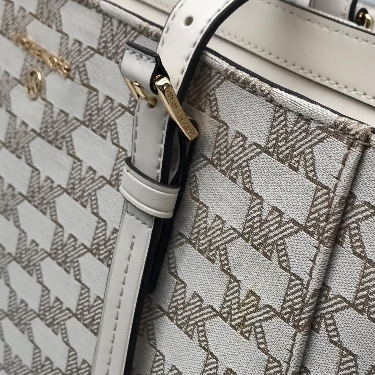 Michael Kors Signature Canvas Natural Beige Aria Tote