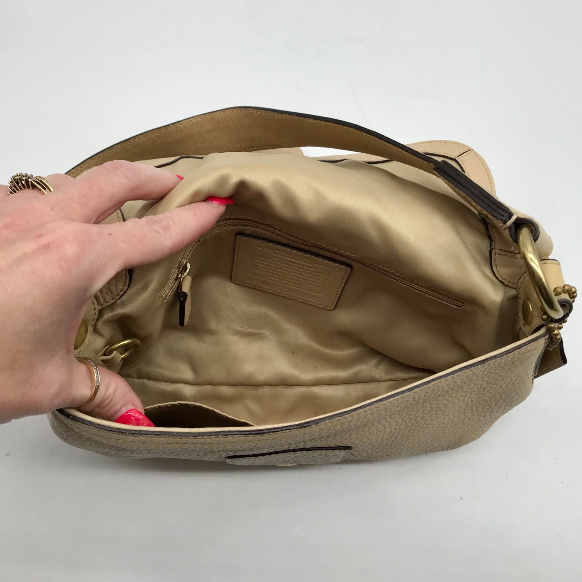 Vintage Coach Beige Pebbled Leather Soho Shoulder Bag 11840