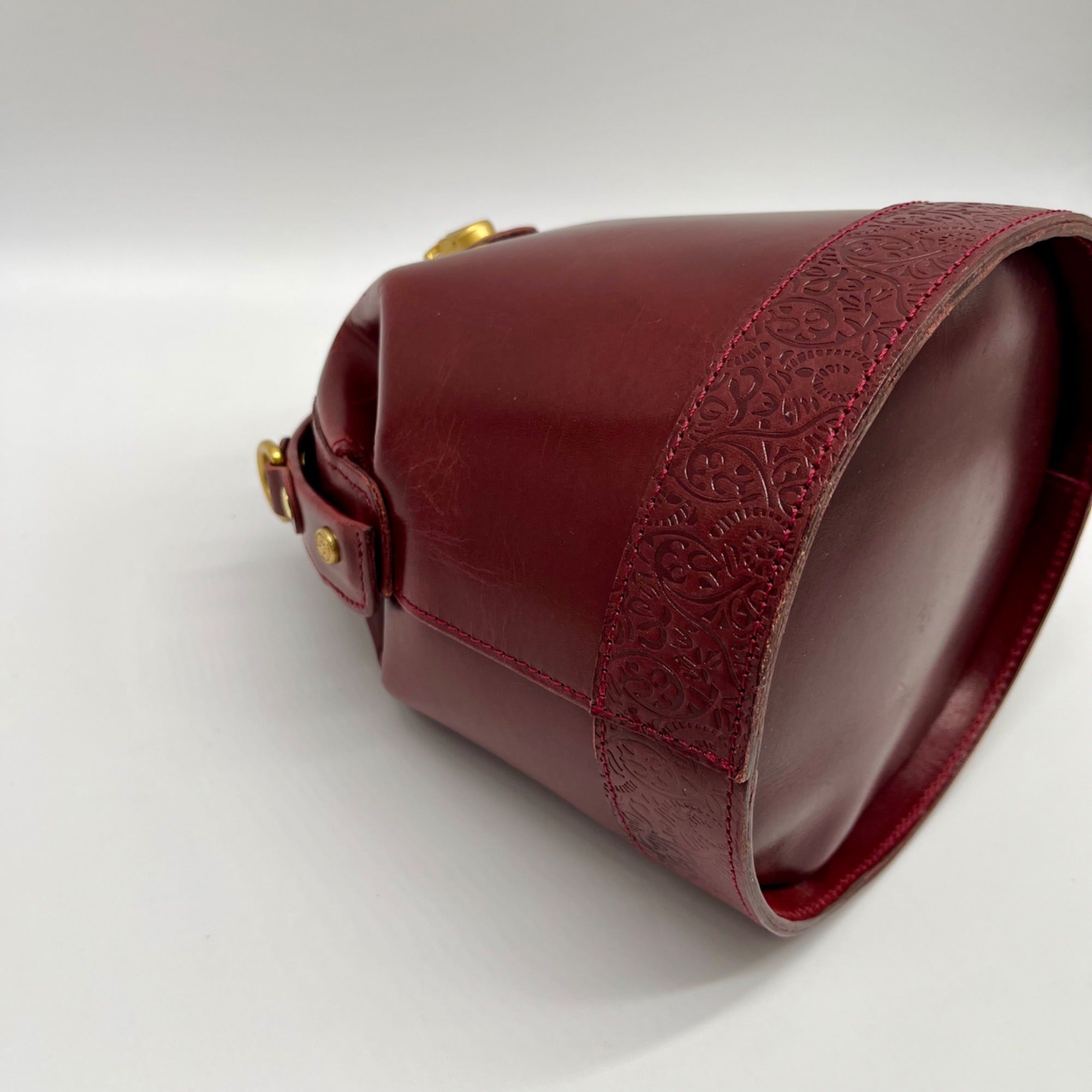 Old Trend Red Leather Doctor Bucket Crossbody Bag