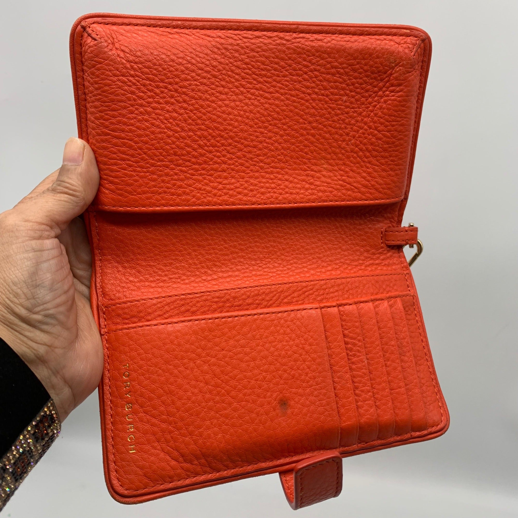 TORY BURCH IPHONE8ケース レザー オレンジ Tory Burch Orange Leather Britten Smartphone Wristlet – One Purse