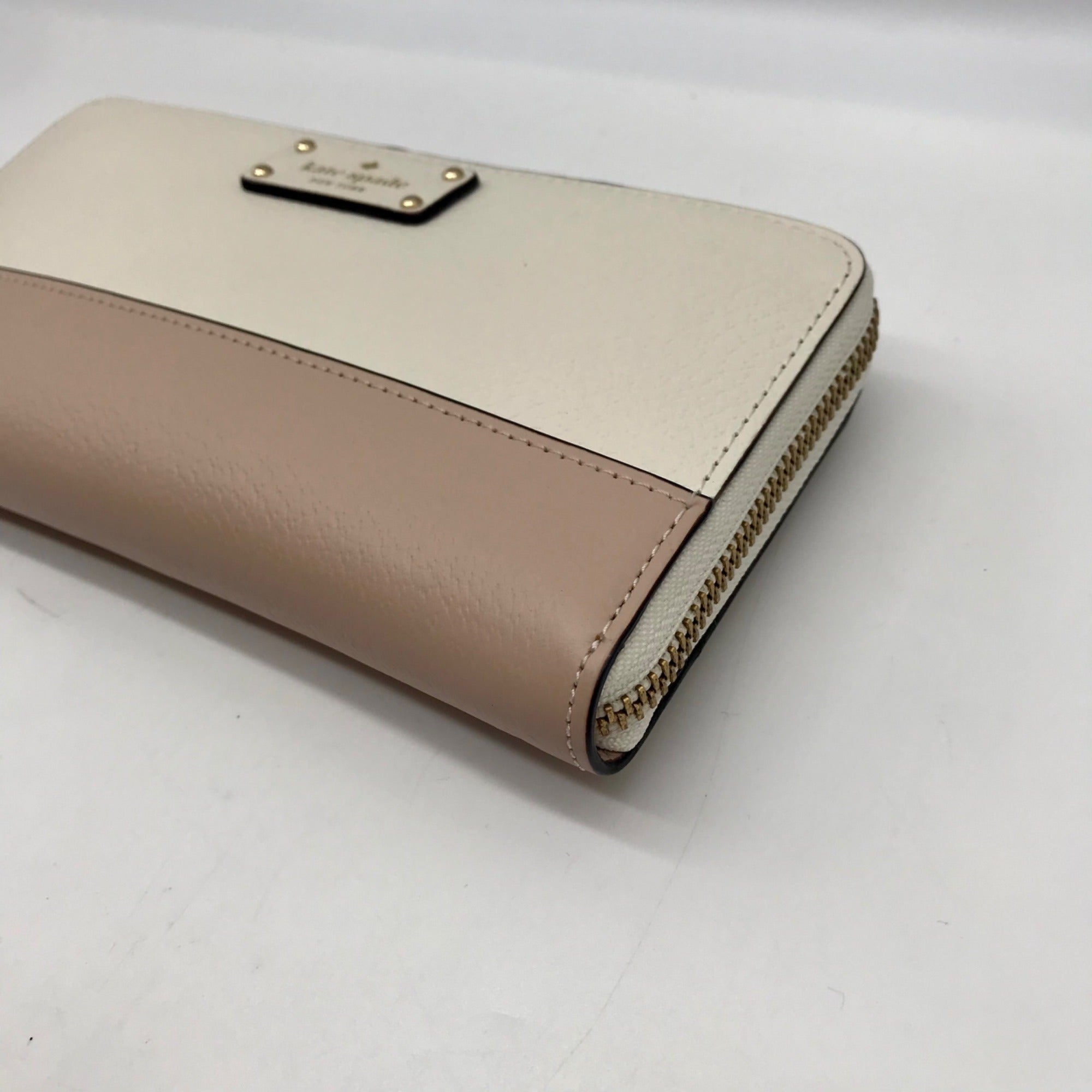 Kate Spade White and Tan Pebbled Leather Grove Street Neda Wallet