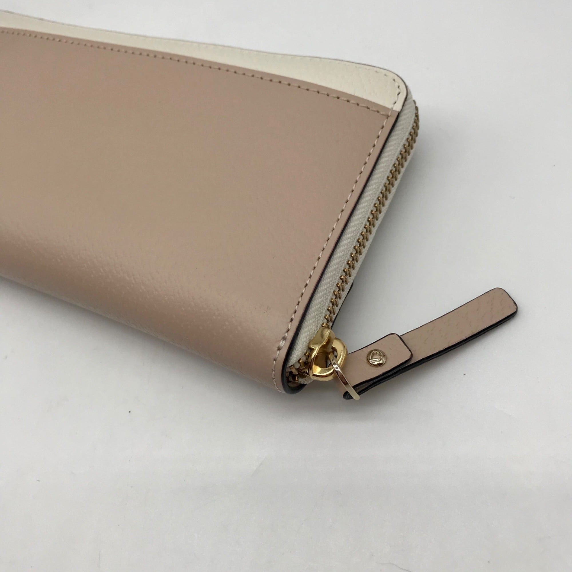 Kate Spade White and Tan Pebbled Leather Grove Street Neda Wallet