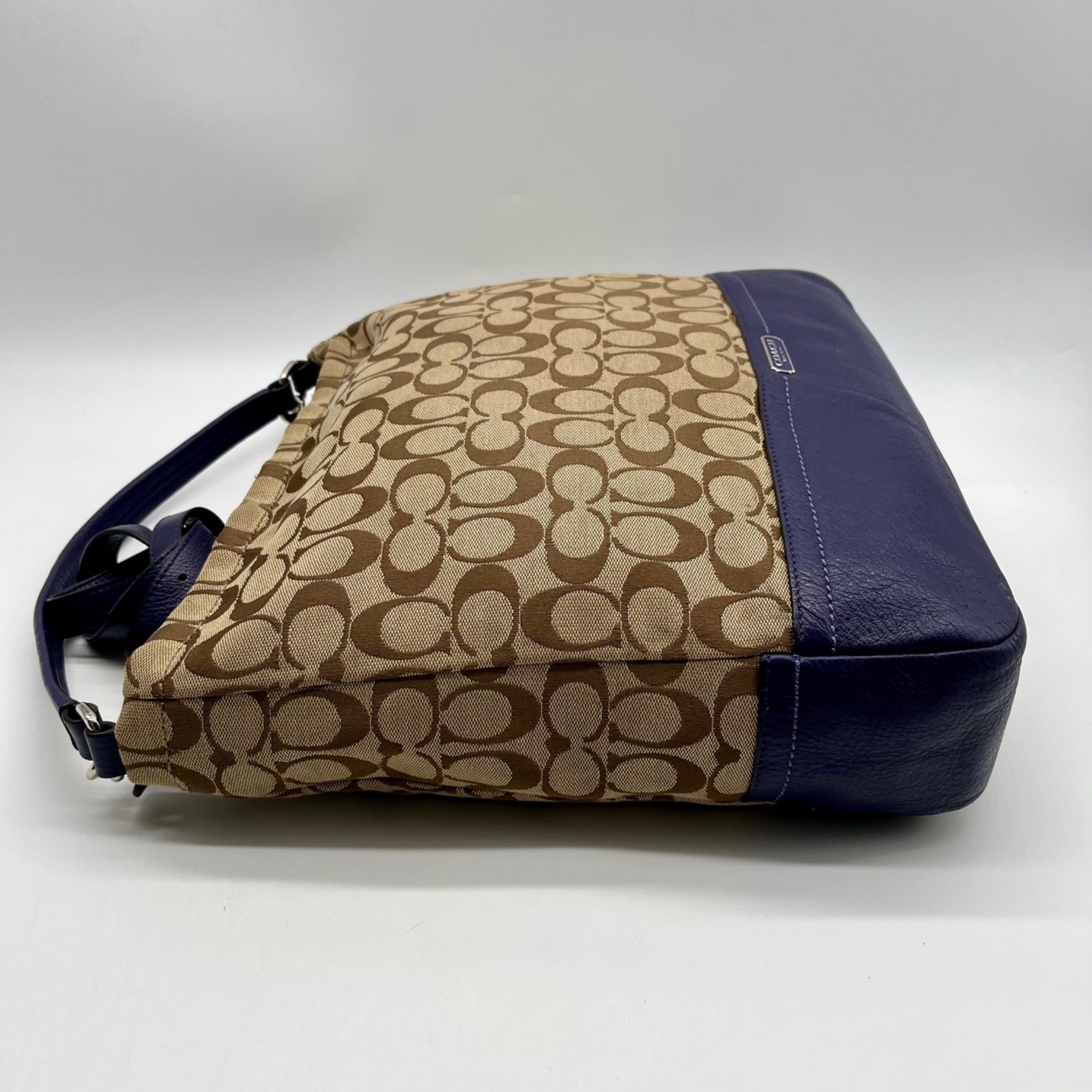 Coach Signature Canvas Hobo Shoulder Bag F23279