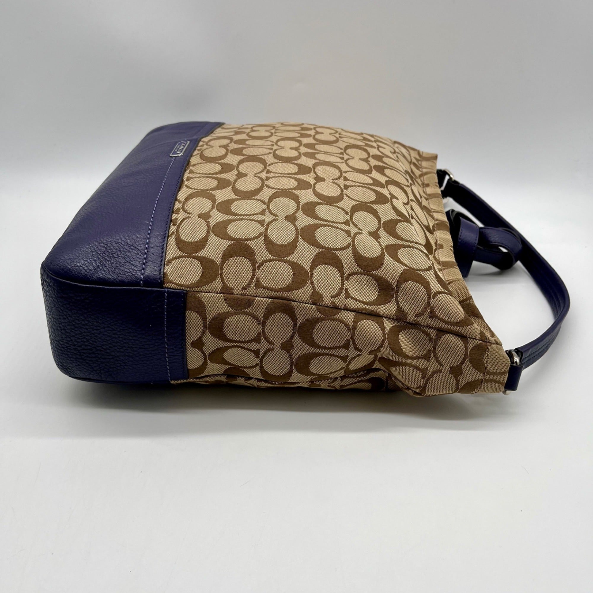 Coach Signature Canvas Hobo Shoulder Bag F23279