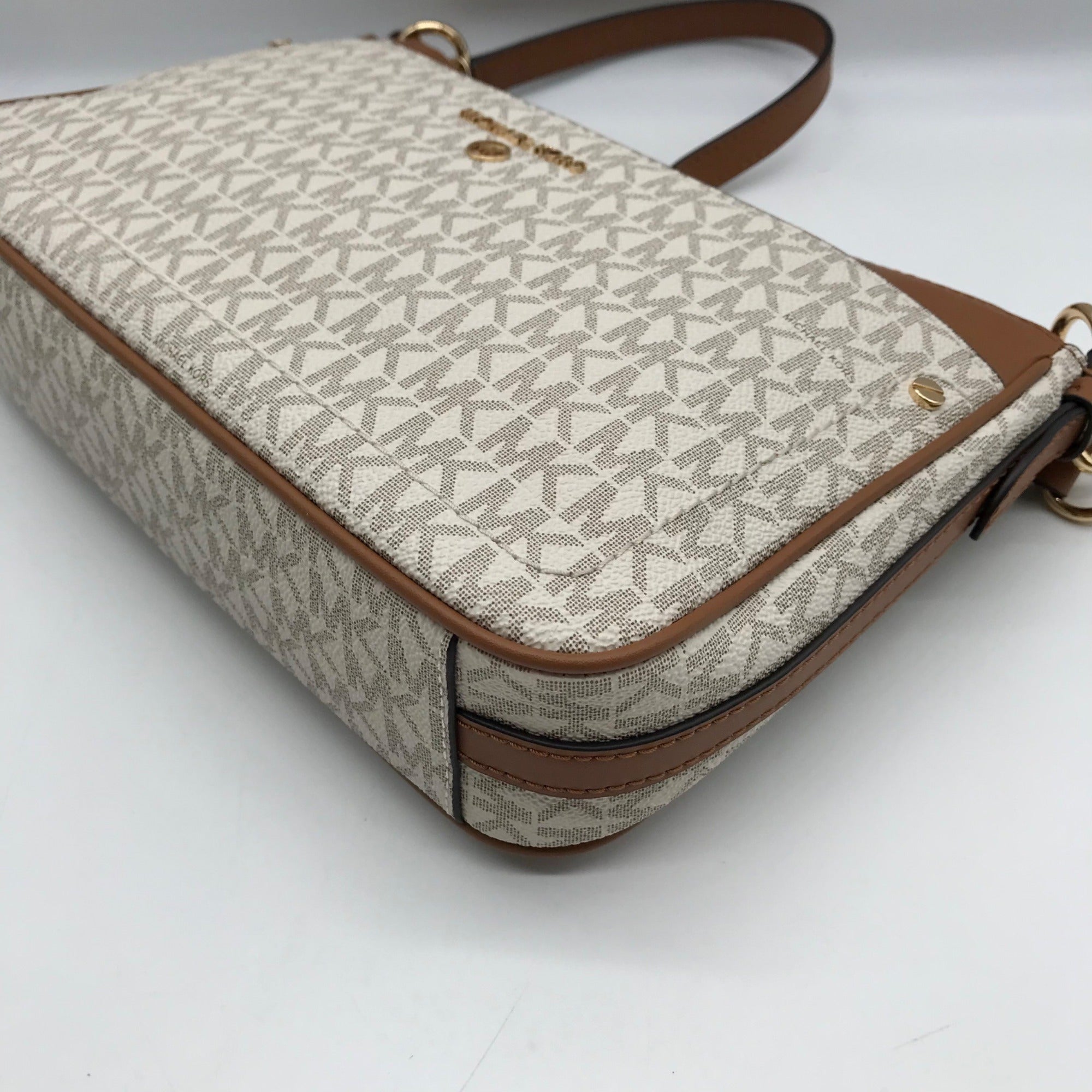 Michael Kors Vanilla And Acorn Coated Canvas Jet Set Logo Shoulder Bag