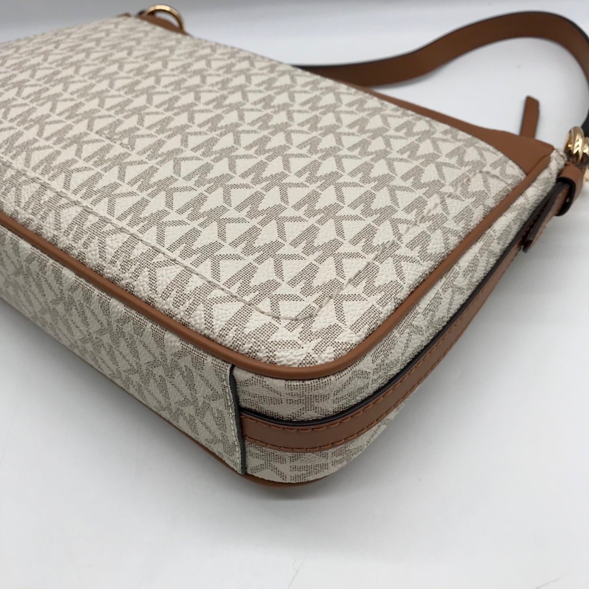 Michael Kors Vanilla And Acorn Coated Canvas Jet Set Logo Shoulder Bag