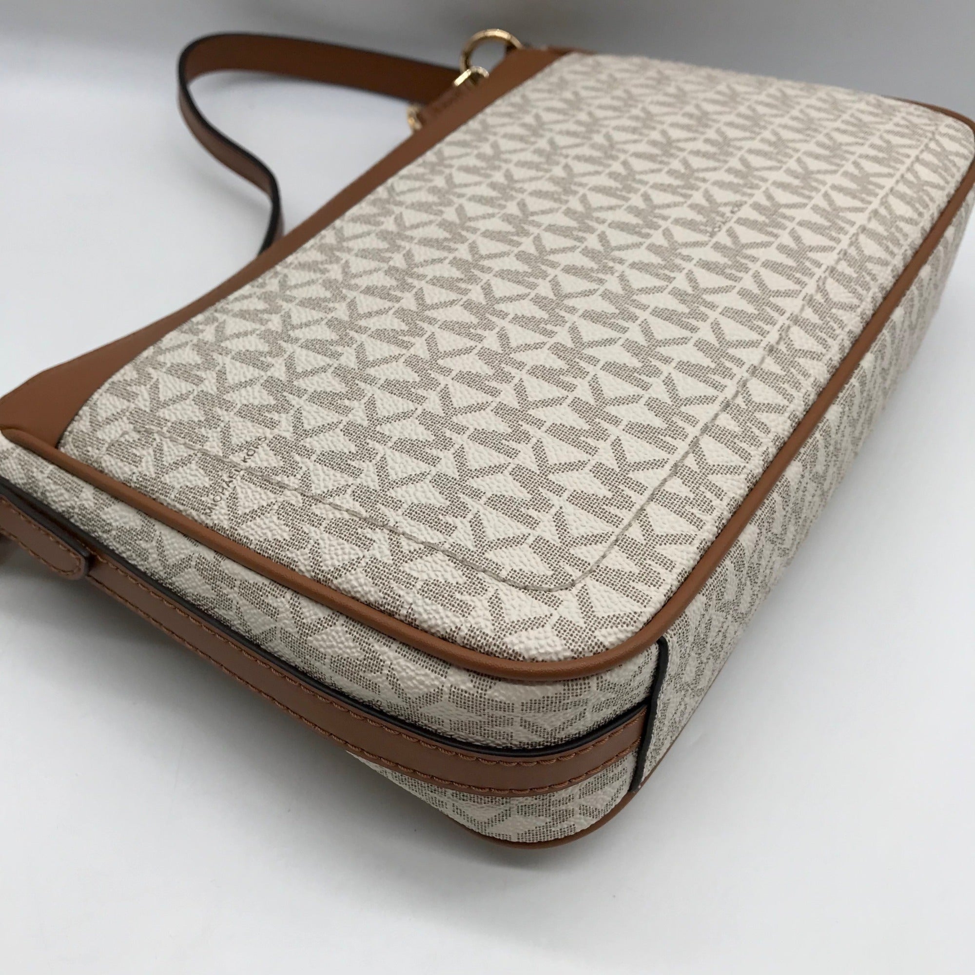 Michael Kors Vanilla And Acorn Coated Canvas Jet Set Logo Shoulder Bag
