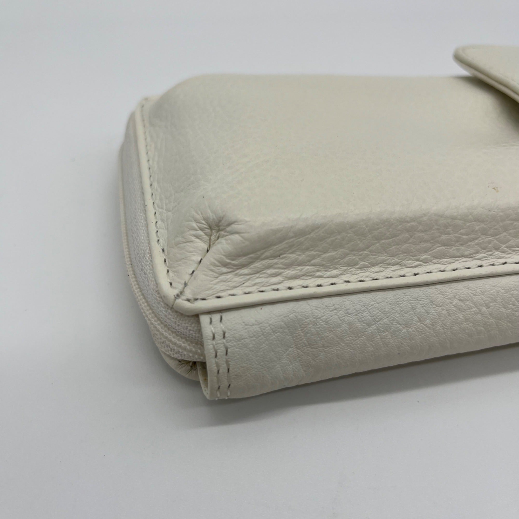 Giani Bernini White Softy Leather Tech Crossbody Wallet