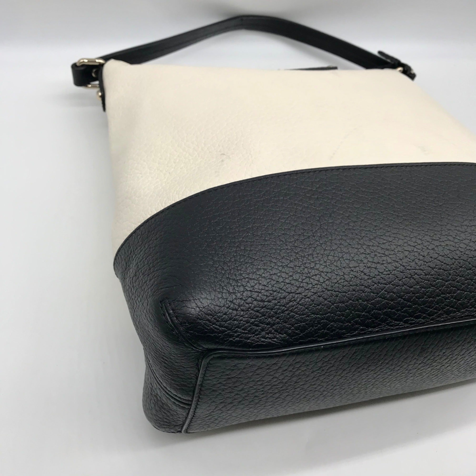 Kate Spade Black And Cream Pebbled Leather Bay Street Lexie Shoulder Bag