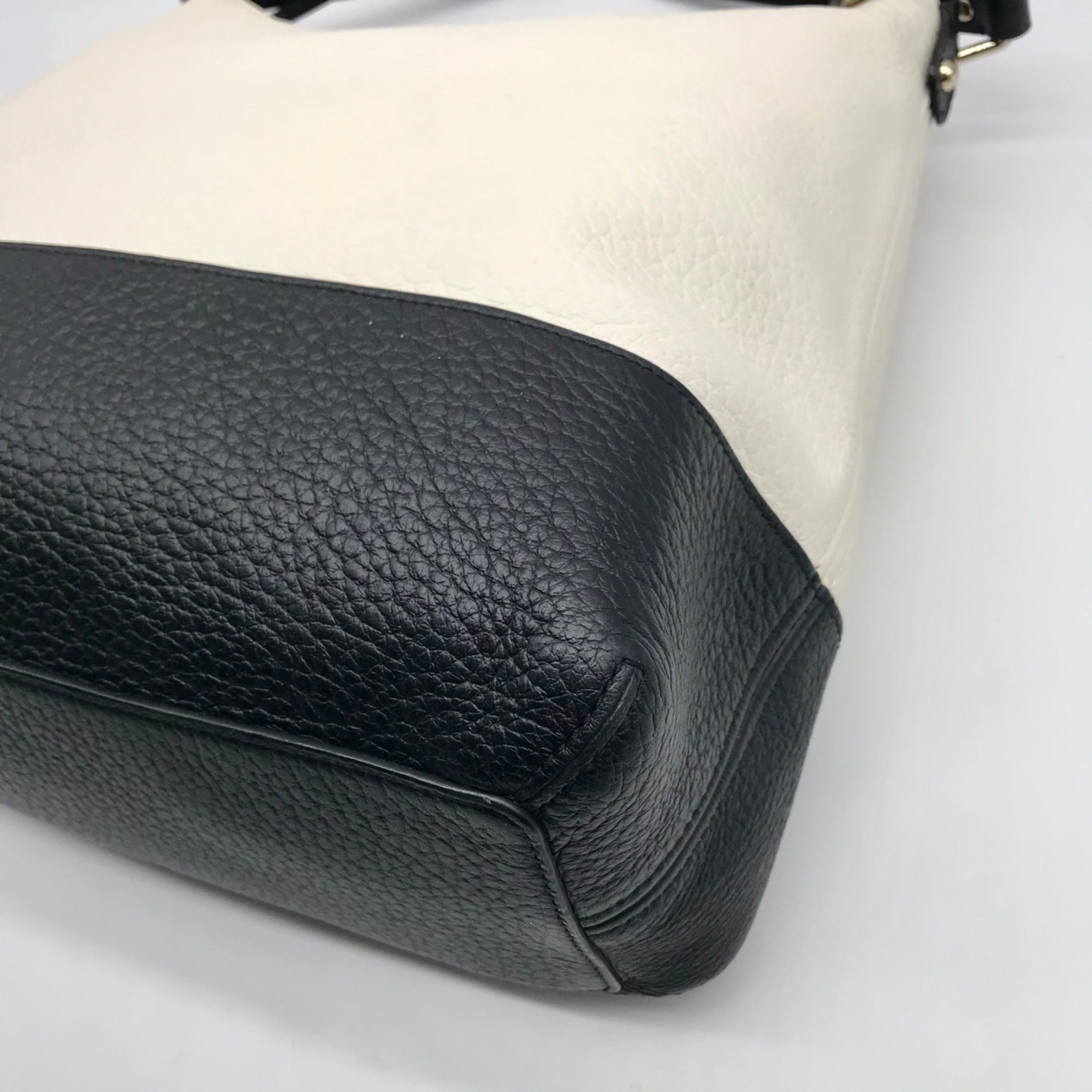 Kate Spade Black And Cream Pebbled Leather Bay Street Lexie Shoulder Bag