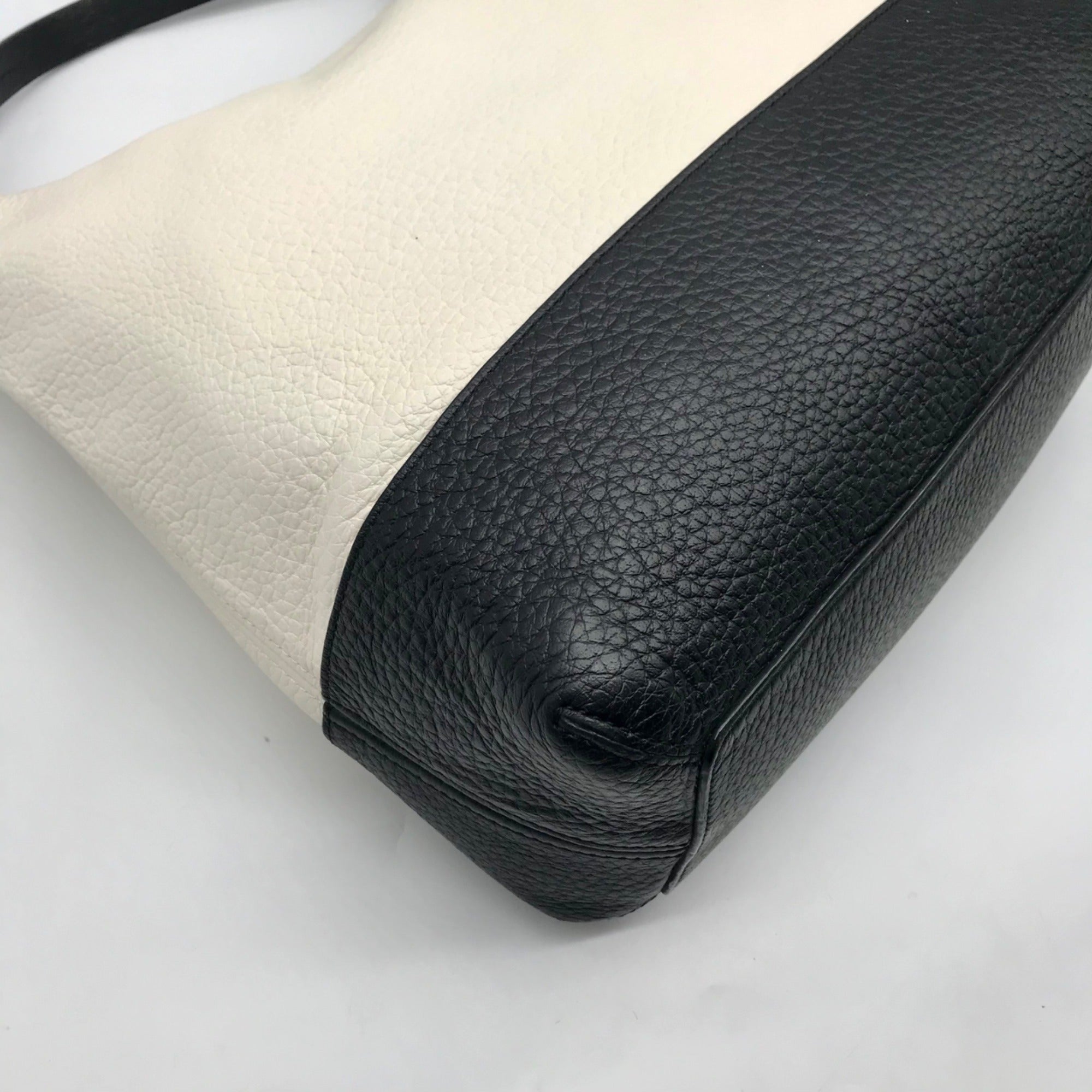 Kate Spade Black And Cream Pebbled Leather Bay Street Lexie Shoulder Bag