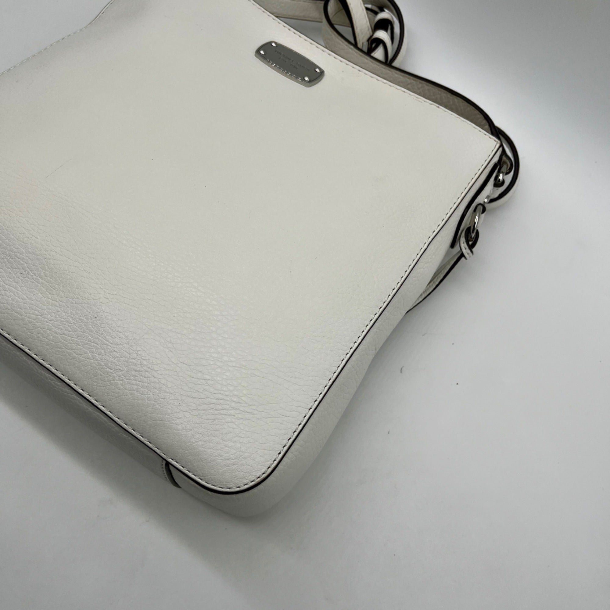 Micheal Kors Bedford White Pebbled Leather Crossbody