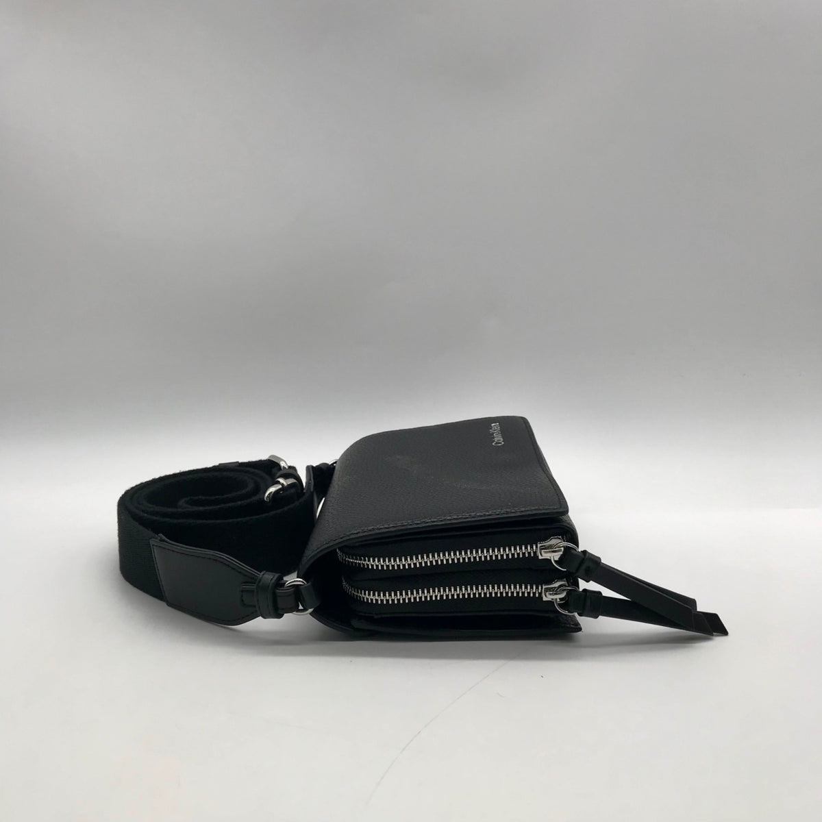 Calvin Klein Black Pebbled Faux Leather Wallet Crossbody &amp; Coin Pouch