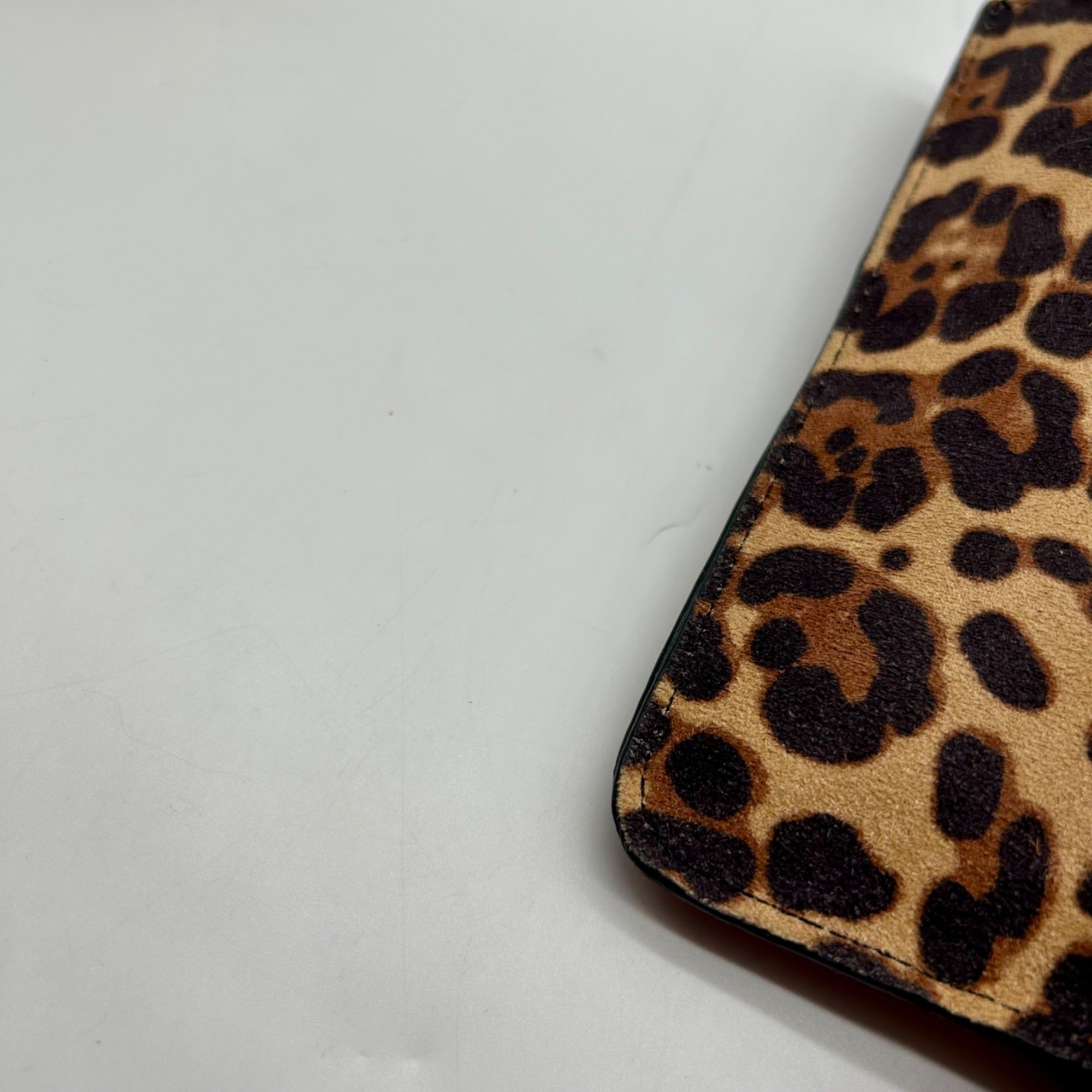 I.n.c. International Concepts Leo/Black Fabric Ashlii Phone Wristlet Crossbody