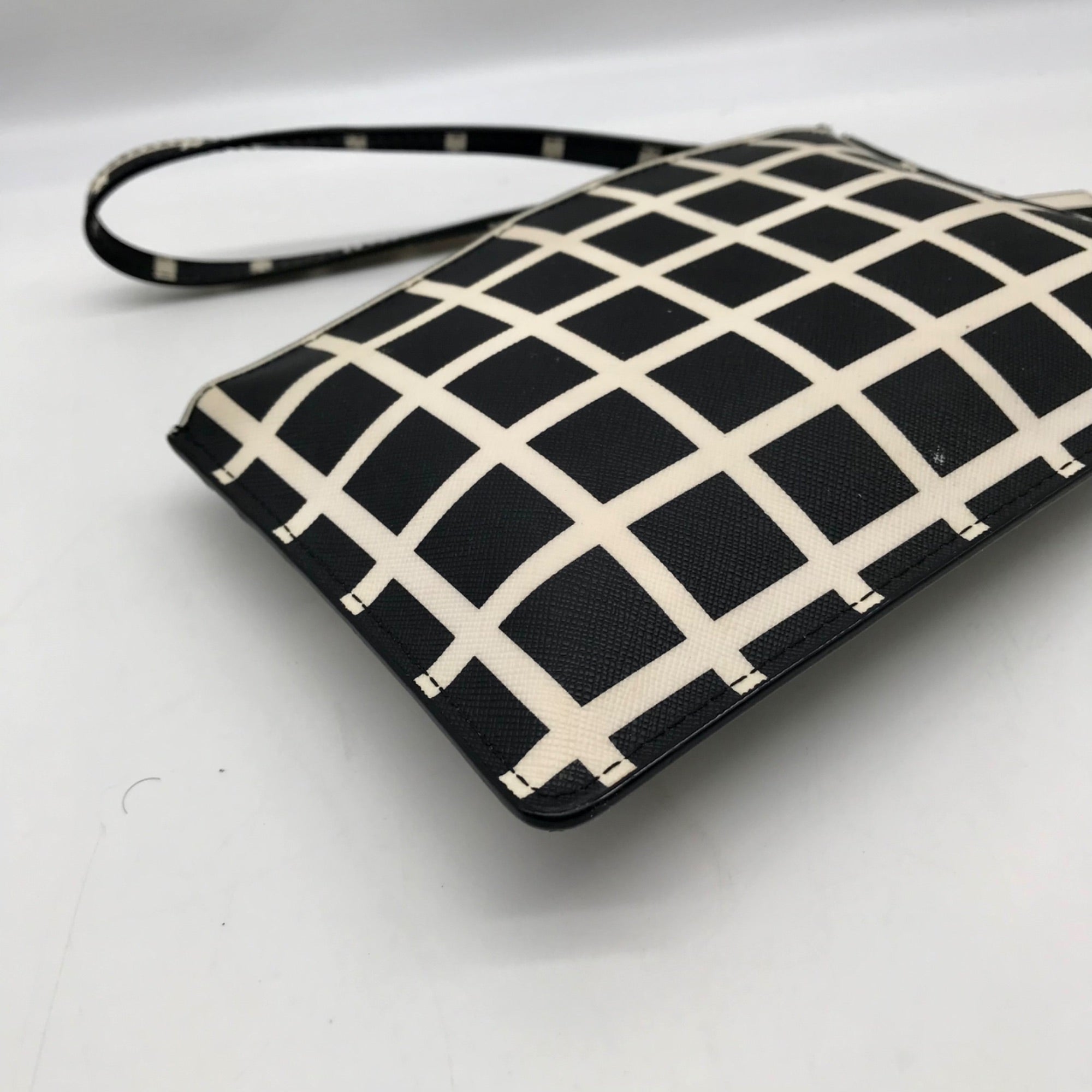 Kate Spade Black And Off-White Leather Laurel Way Tinie Wristlet