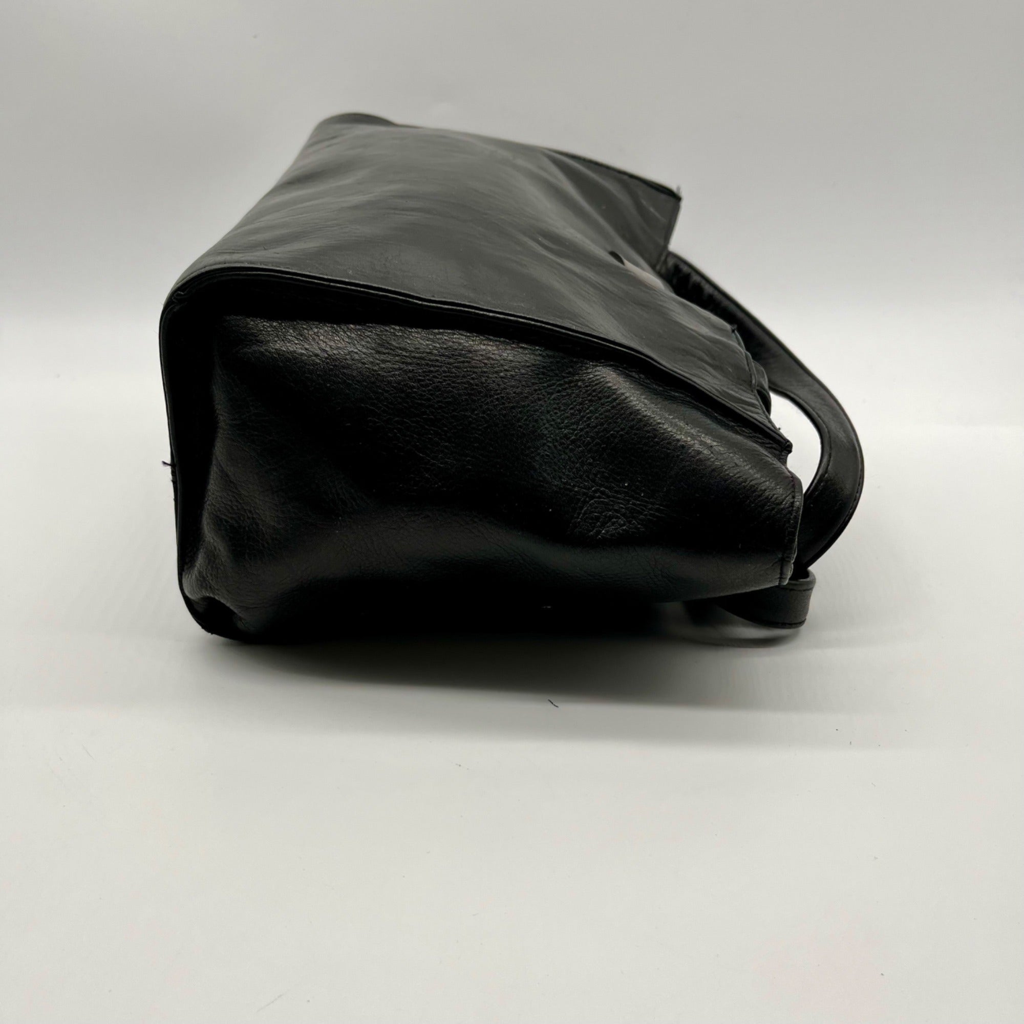 Perlina Black Leather Shoulder Bag