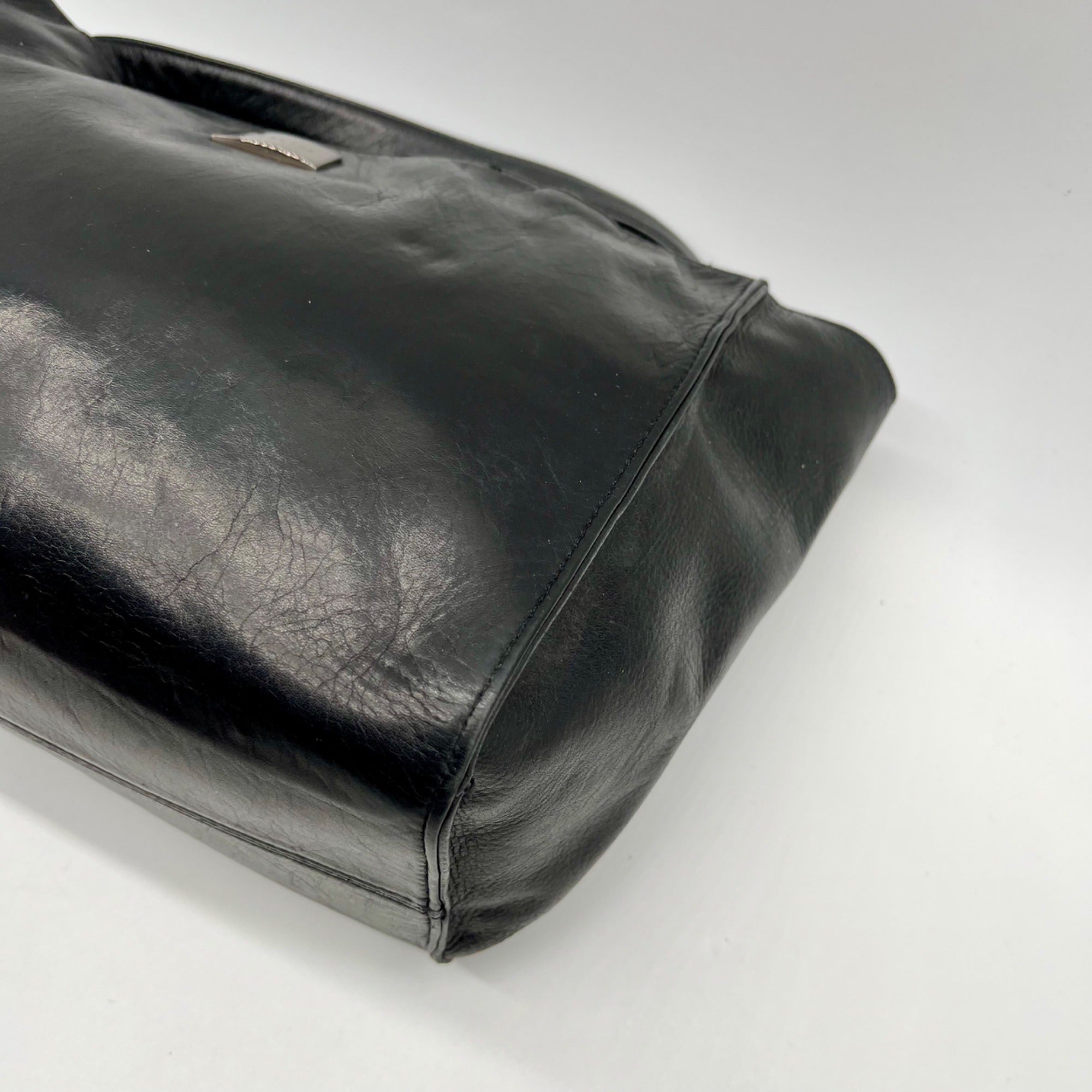 Perlina Black Leather Shoulder Bag