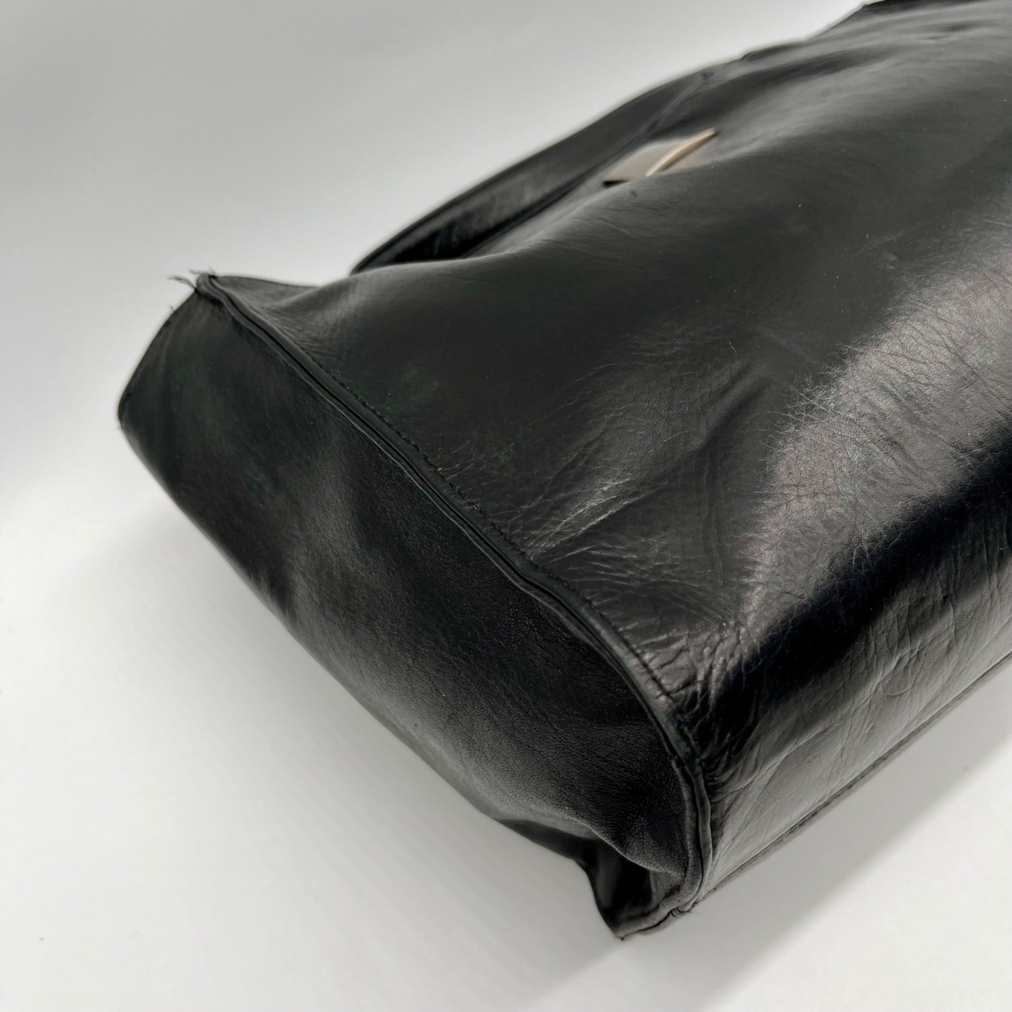Perlina Black Leather Shoulder Bag