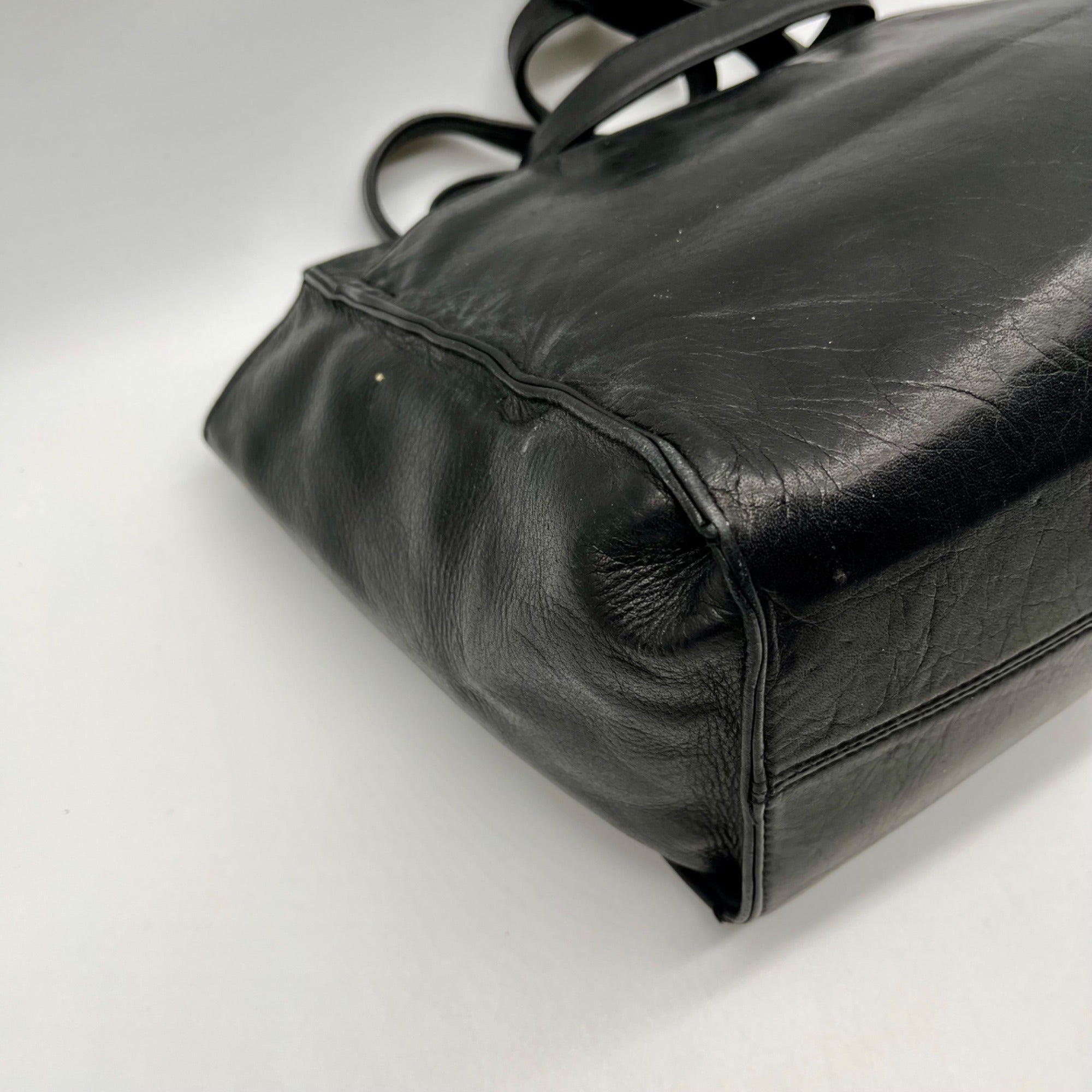 Perlina Black Leather Shoulder Bag