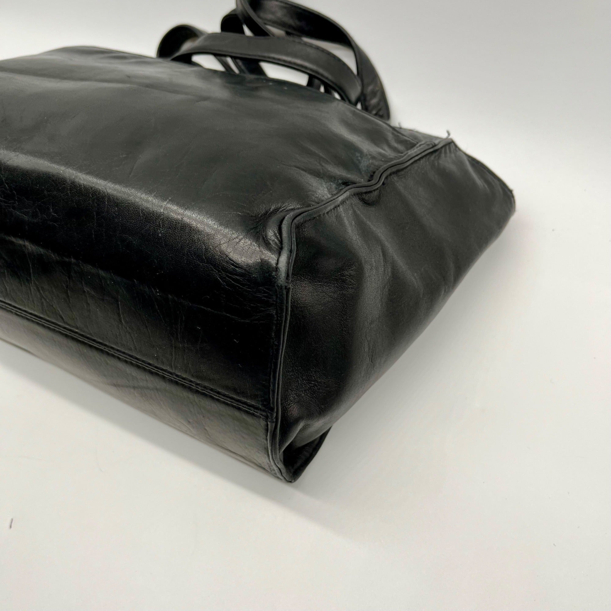 Perlina Black Leather Shoulder Bag