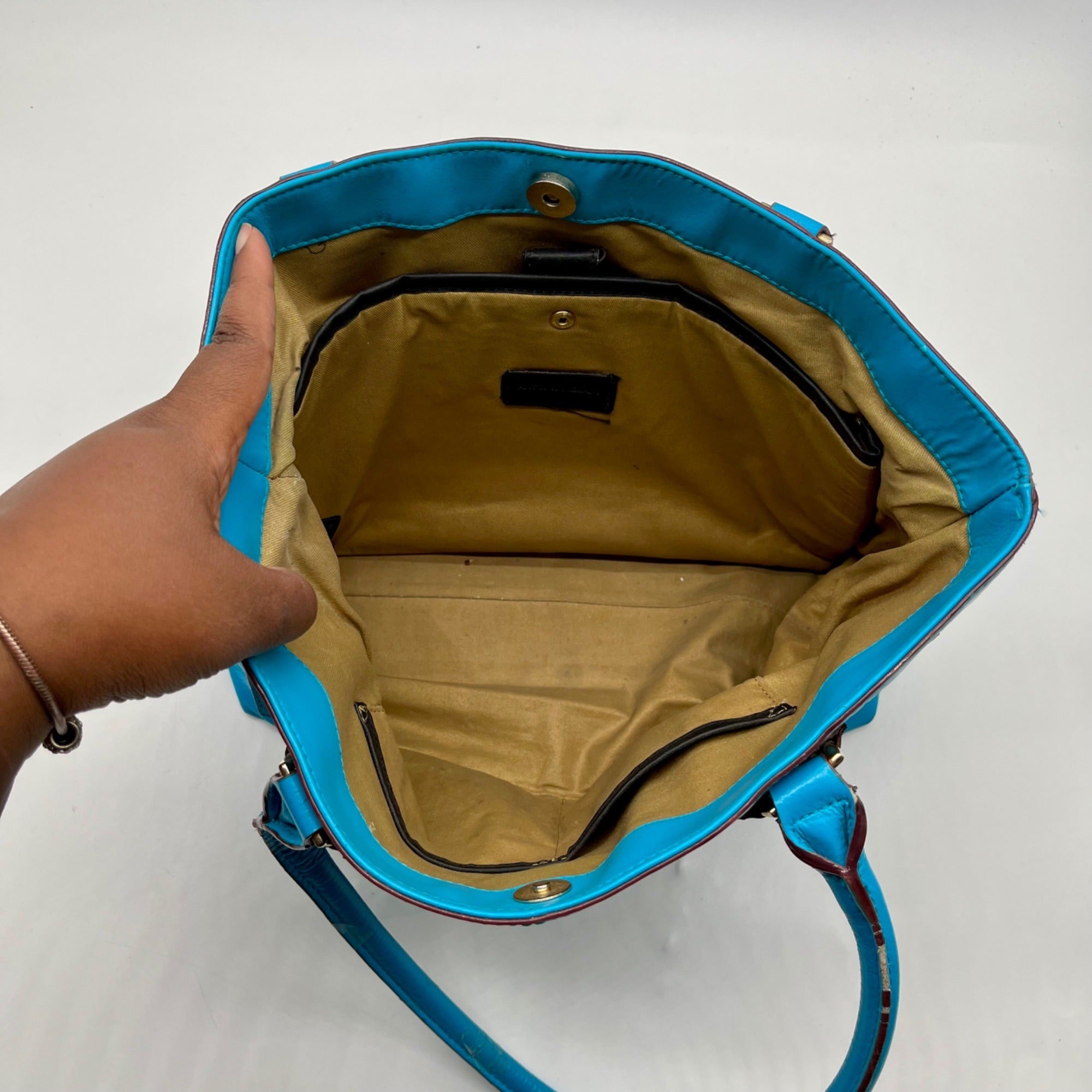 Antionio Melani Vibrant Turquoise Leather Shoulder Bag