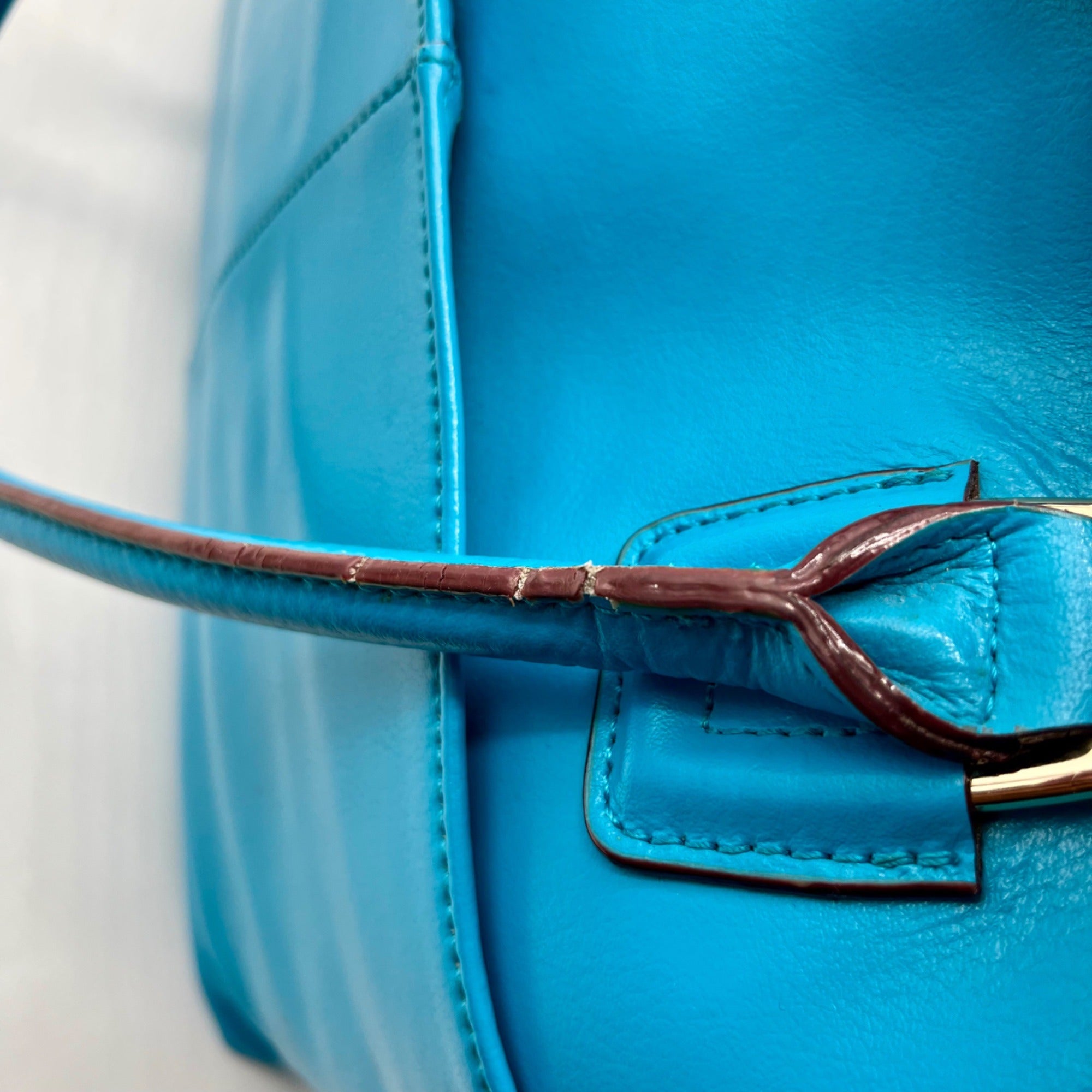 Antionio Melani Vibrant Turquoise Leather Shoulder Bag