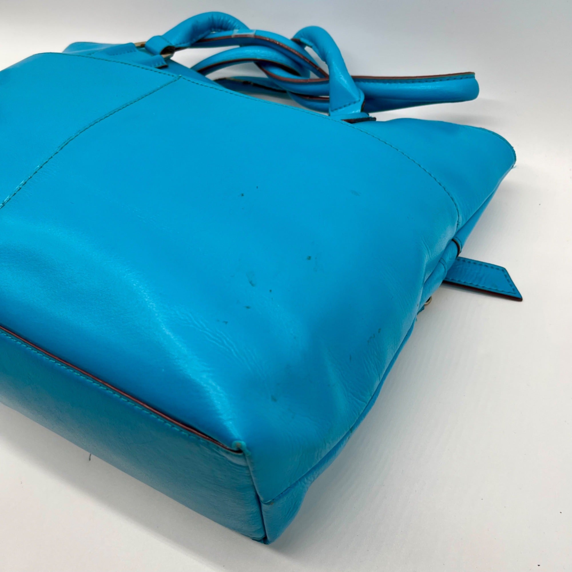 Antionio Melani Vibrant Turquoise Leather Shoulder Bag