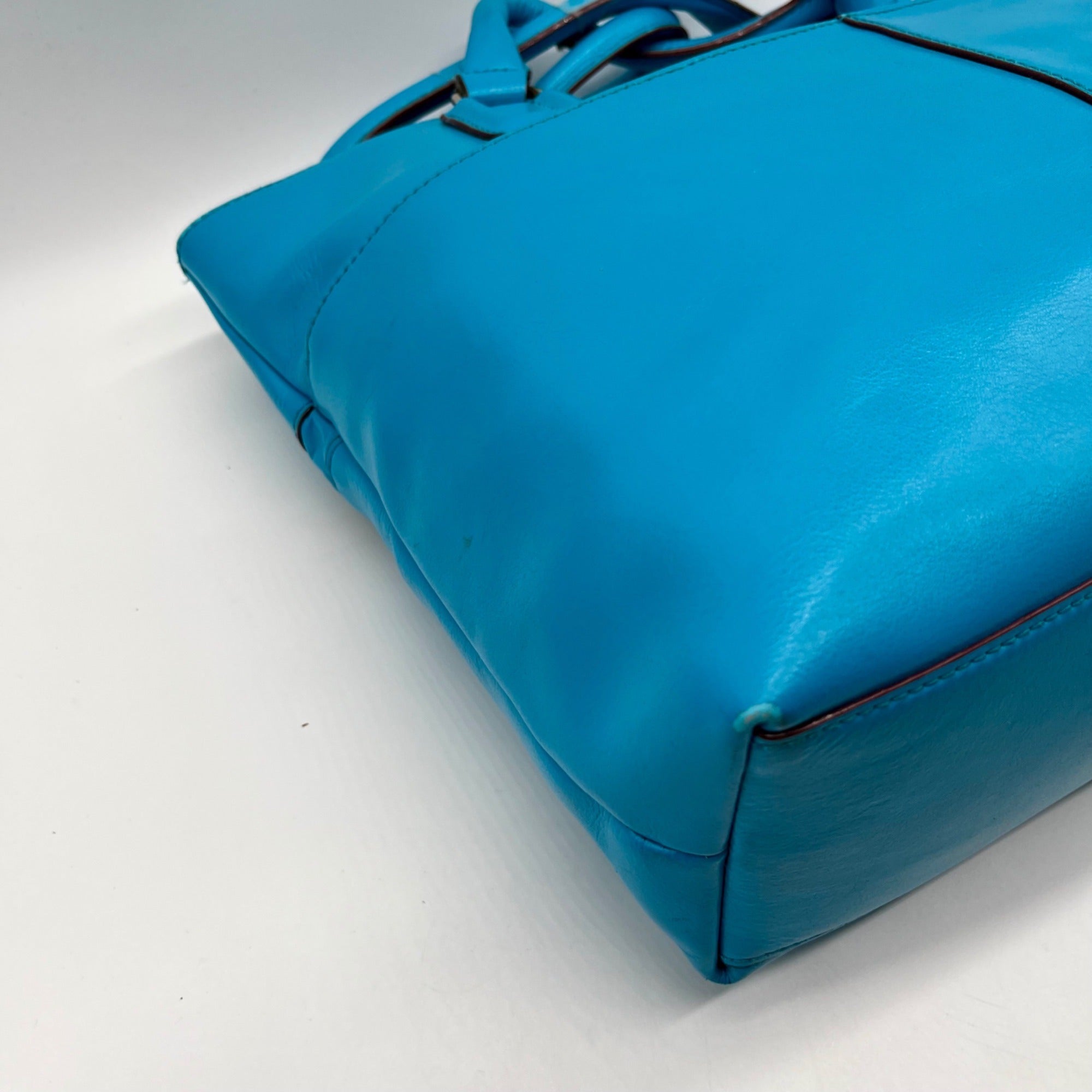 Antionio Melani Vibrant Turquoise Leather Shoulder Bag