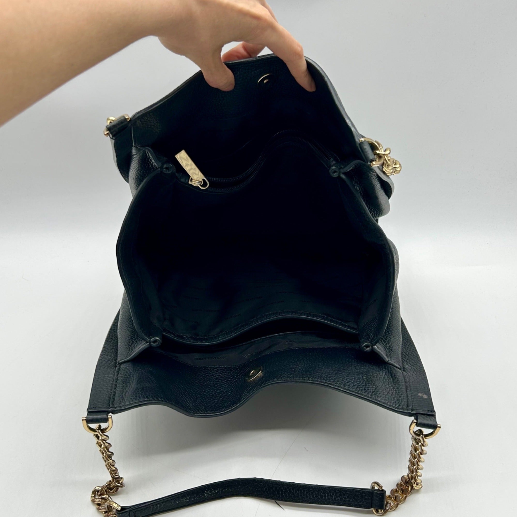 Michael Kors Black pebbled Leather Slouchy Shoulder Bag