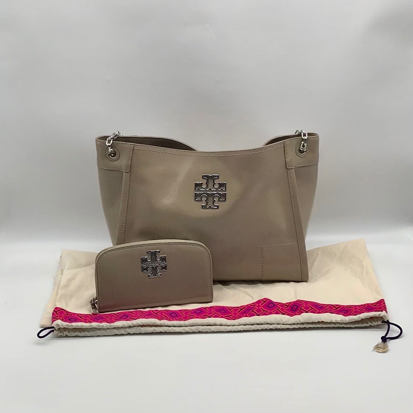 Tory Burch Taupe Patent Leather Britten Slouchy Shoulder Bag With Wallet