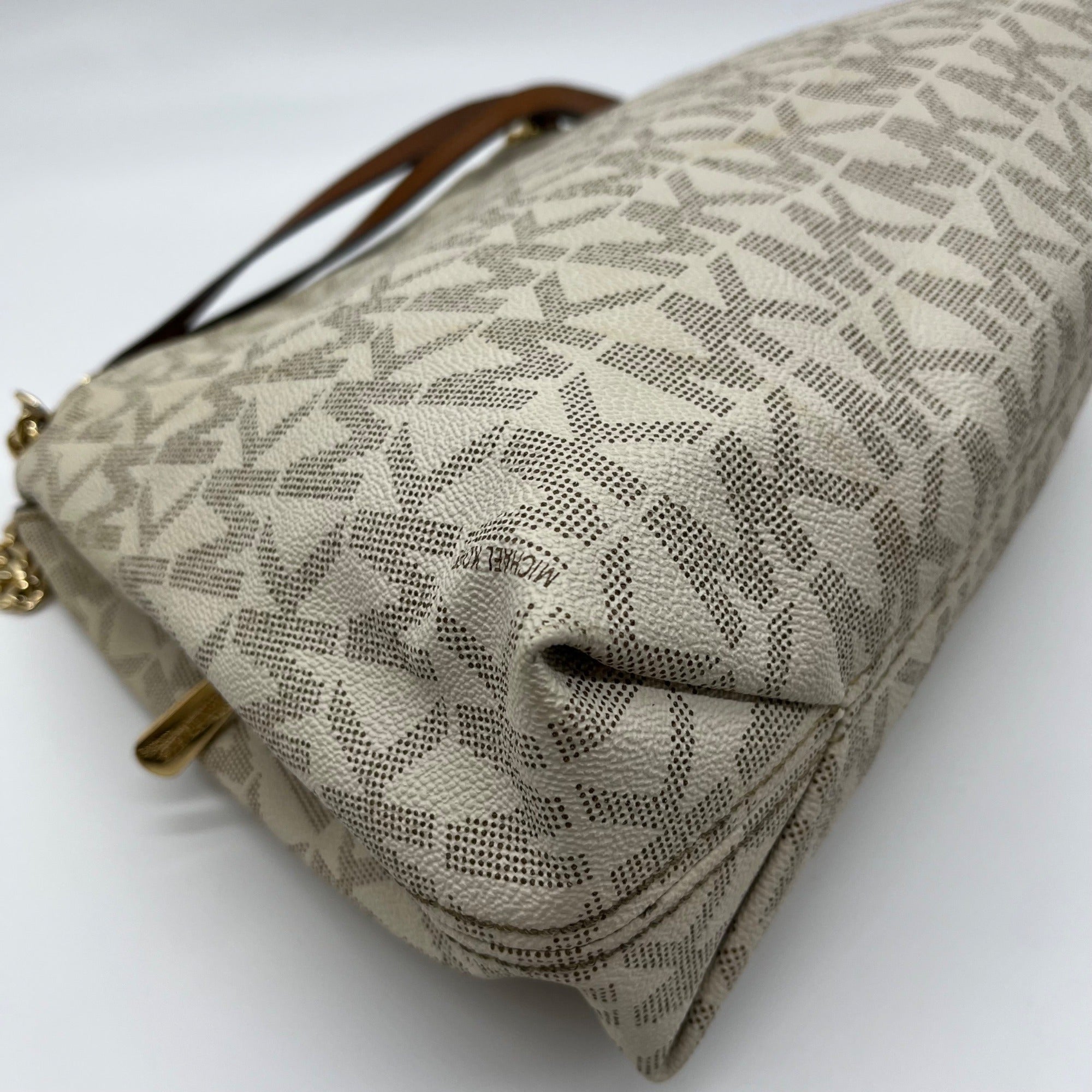 Michael Kors Vanilla And Acorn Coated Canvas Jet Set Chain Shoulder Bag