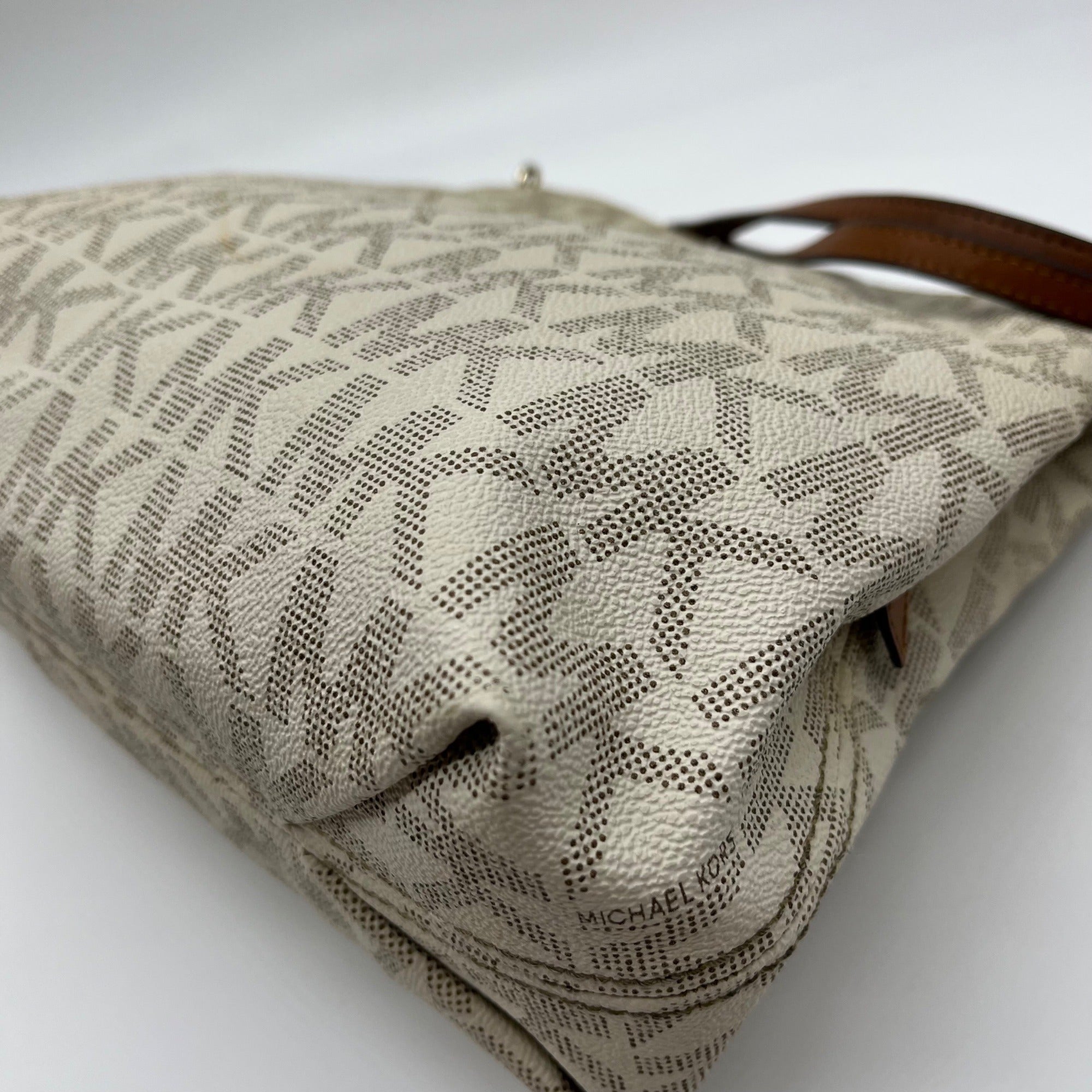 Michael Kors Vanilla And Acorn Coated Canvas Jet Set Chain Shoulder Bag