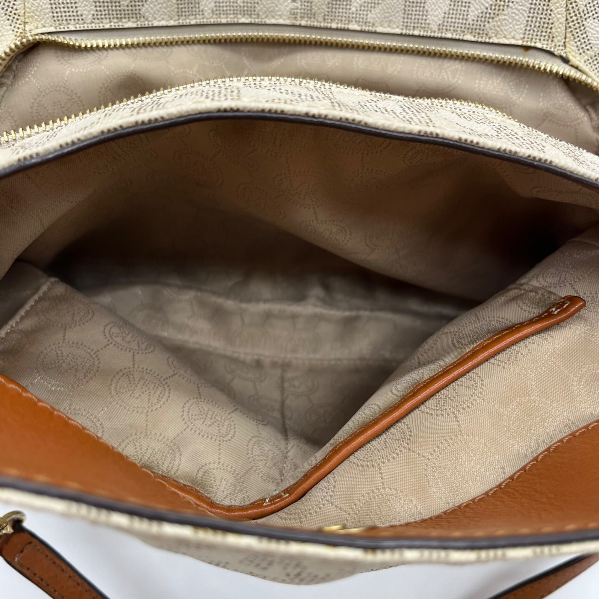 Michael Kors Vanilla And Acorn Coated Canvas Jet Set Chain Shoulder Bag