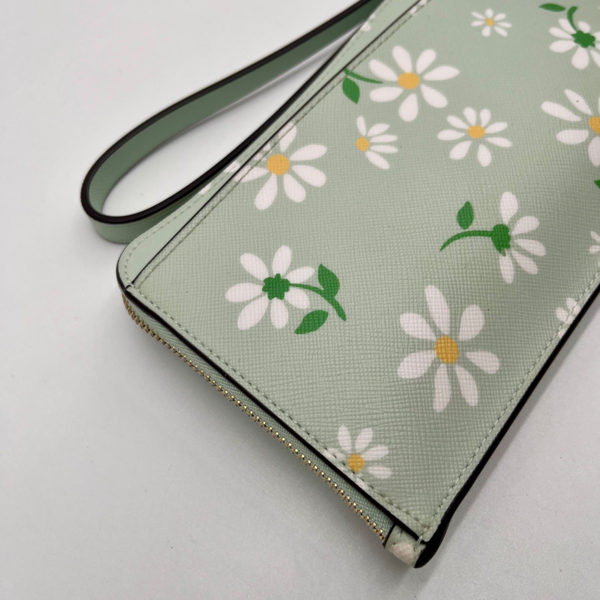 Kate Spade Blue Lucy Daisy Medium Wristlet